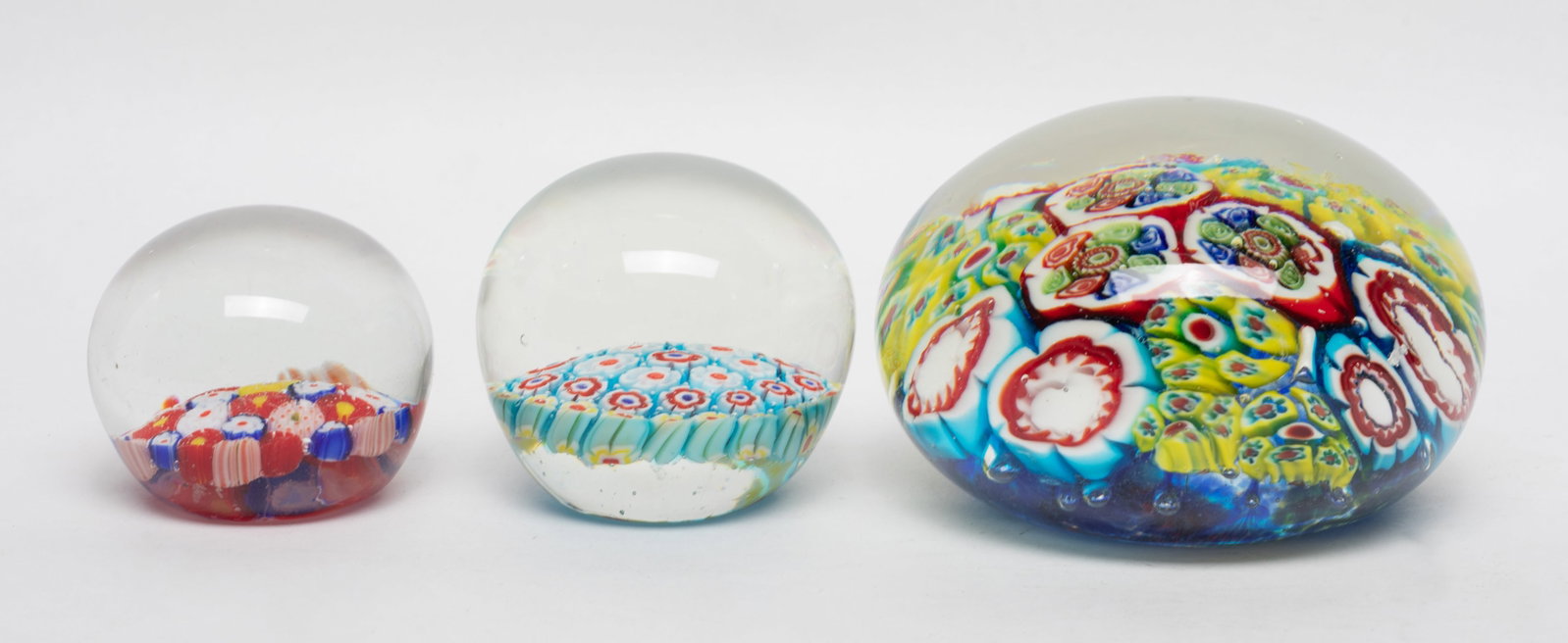 Vintage Millefiori Art Glass Paper Weight: Three vintage Millefiori art glass round paper weights. Approx. 3.6*2.3 inch (largest).