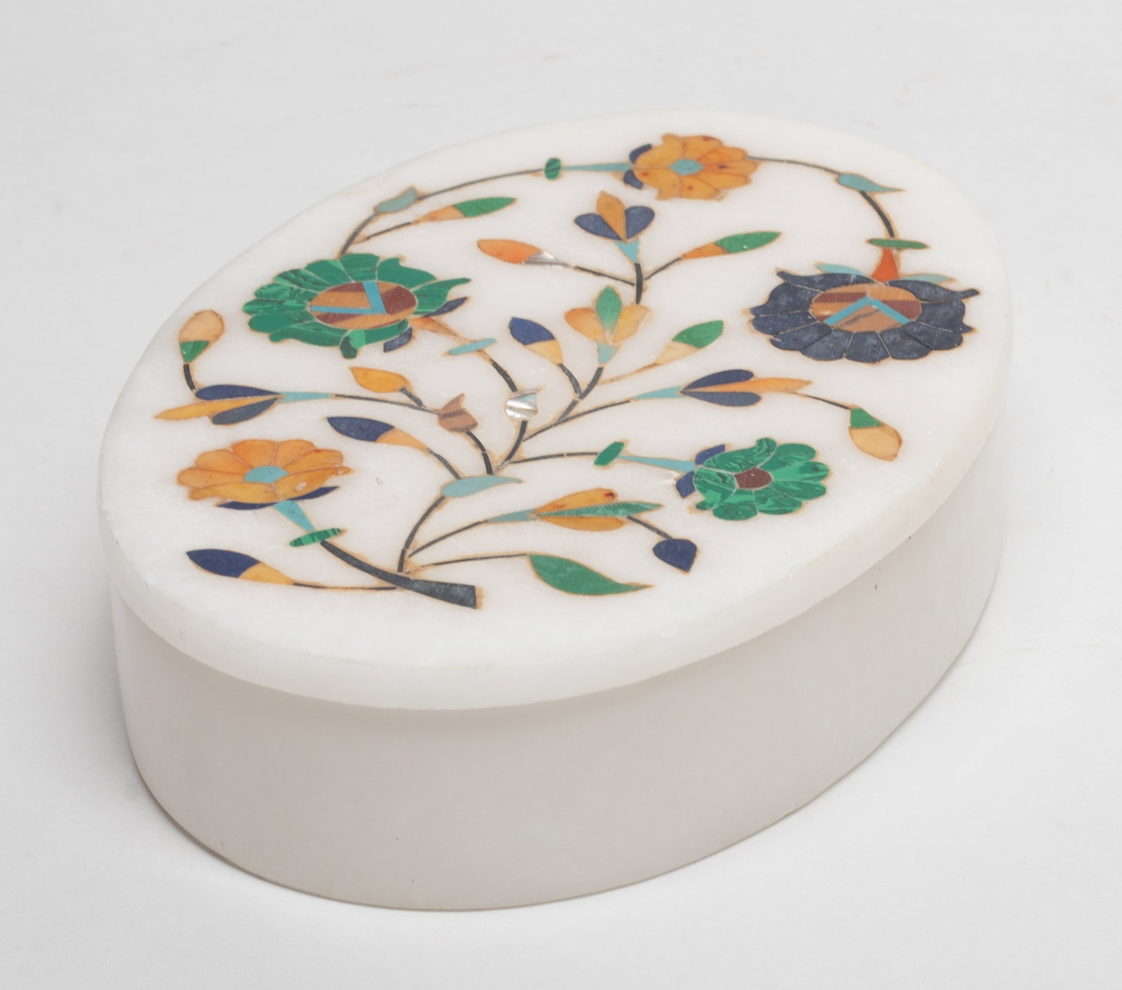 Vintage Marble Inlaid Gemstone Malachite Box: White marble box, inlaid with malachite and gemstone and carved as flowers. Approx. 6*4.1*1.3 inch.