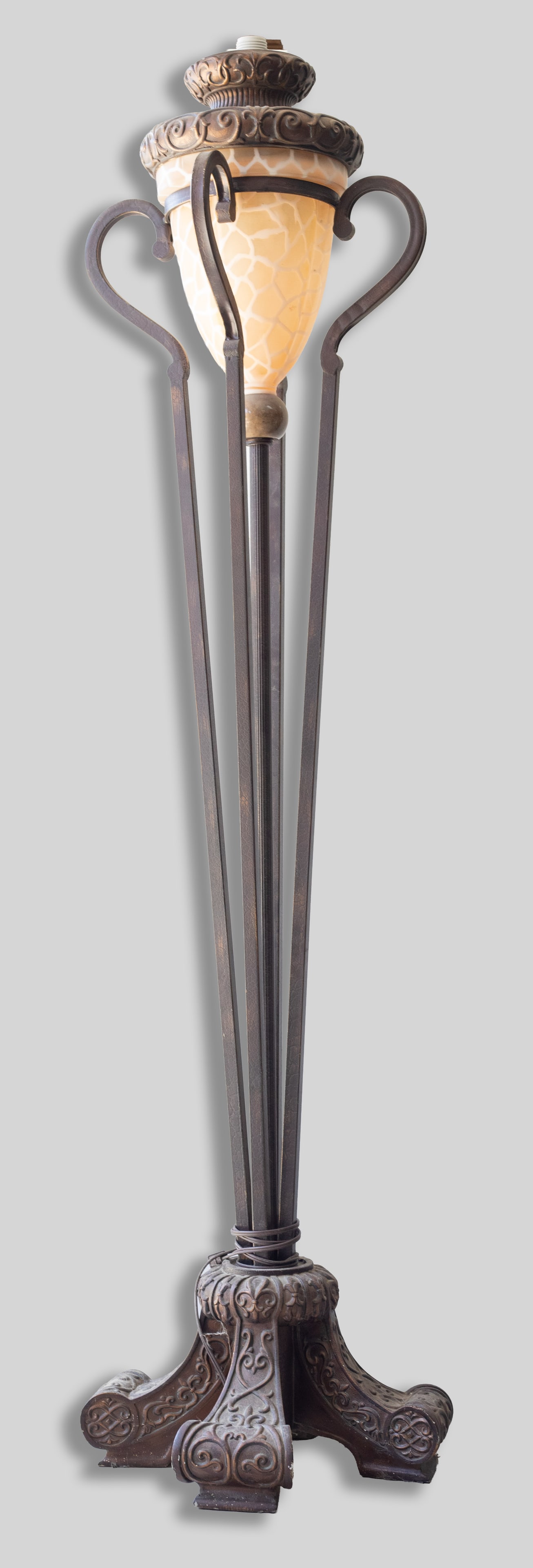 Tall Vintage Living Room Lamp: Tall vintage living room decor lamp. Approx. 71*17 inch.