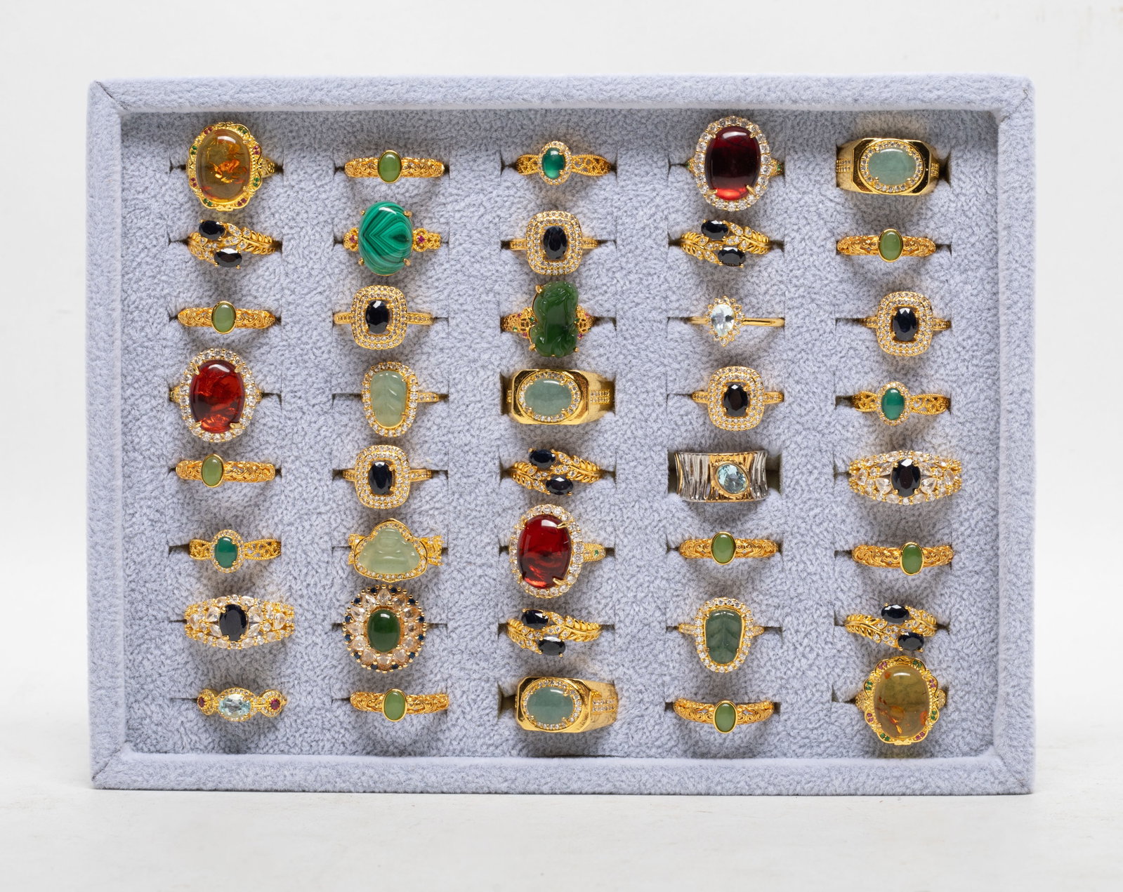 High Quality Vtg. Gold Plated Rings: Large set of high quality vintage gold-plated rings, with tray. Size varies.