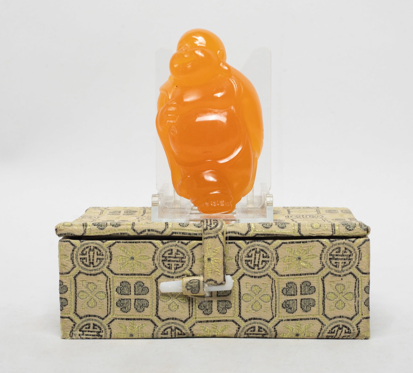 Vintage Chinese Carved Tianhuang Stone Buddha: Chinese Tianhuang stone carved Buddha, holding lingzhi in hand, with box. Approx. 3.1*1.75*1.18 inch (w/o box).
