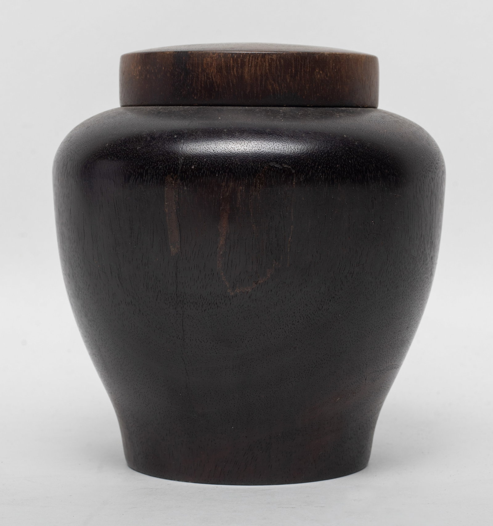 Rare Chinese Zitan Wood Tea Jar: Chinese zitan wood carved covered tea jar. Approx. 4.6*4.3 inch.