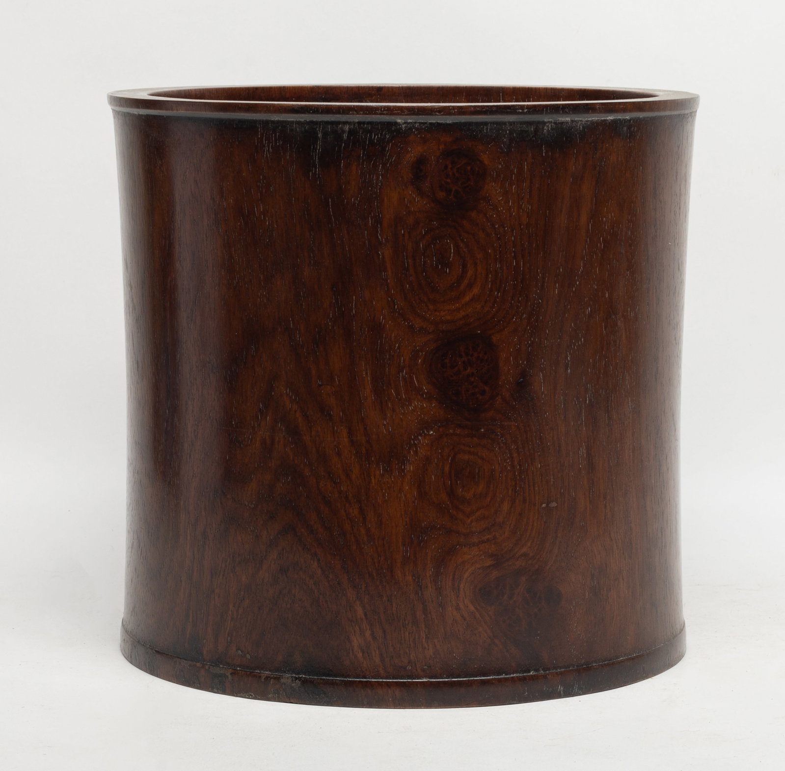 Massive Chinese Hard Wood Brush Pot: Collectible massive Chinese hard wood brush pot. Approx. 9.9*9.4 inch.