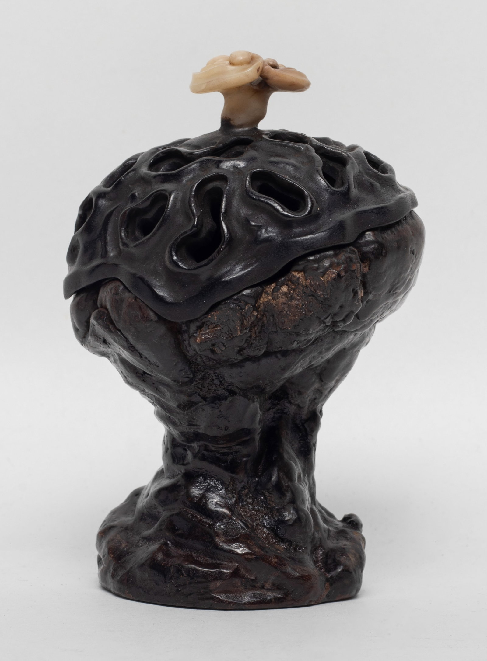 Rare Chinese Lingchi Vase w/ Zitan Cover: Chinese lingchi vase, with an openwork Zitan wood cover with a stone finial. Approx. 4.2*2.8*2.6 inch.