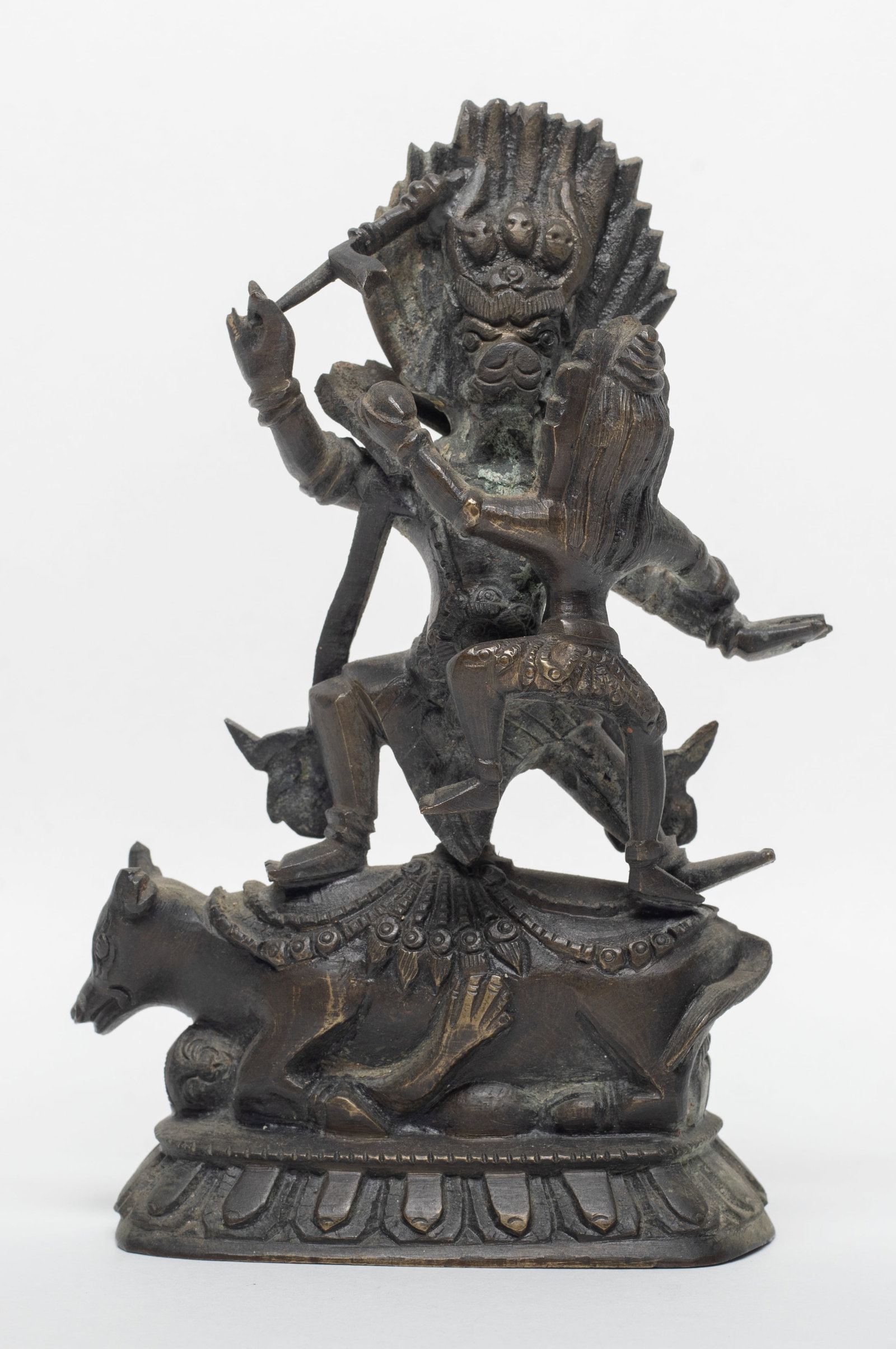 Late 19th Chinese Sino-Tibetan Bronze Buddha: Chinese Sino-Tibetan bronze sculpture cast as two face-to-face Buddha standing on a beast and a figure. Approx. 6.2*3.8*2.1 inch.