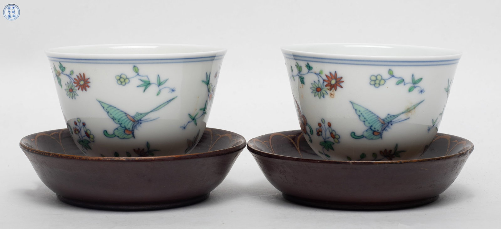 Two Chinese Export Porcelain Cups w/ Lacquer Base (1 of 12)