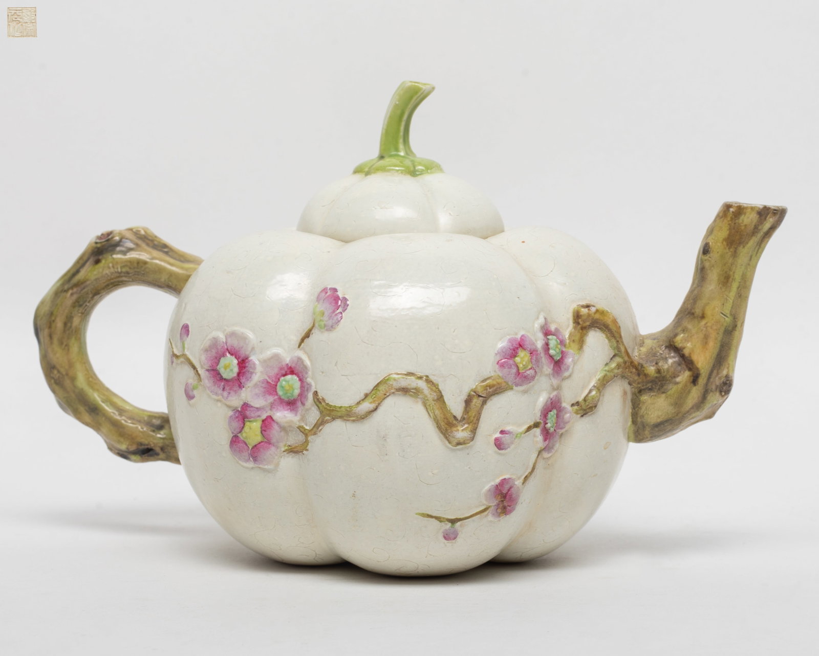 Rare Chinese Famille Rose Porcelain Tea Pot: Chinese pumpkin form glazed porcelain tea pot, incised seal mark to the underside. Approx. 6.6*4.1*4.1 inch.