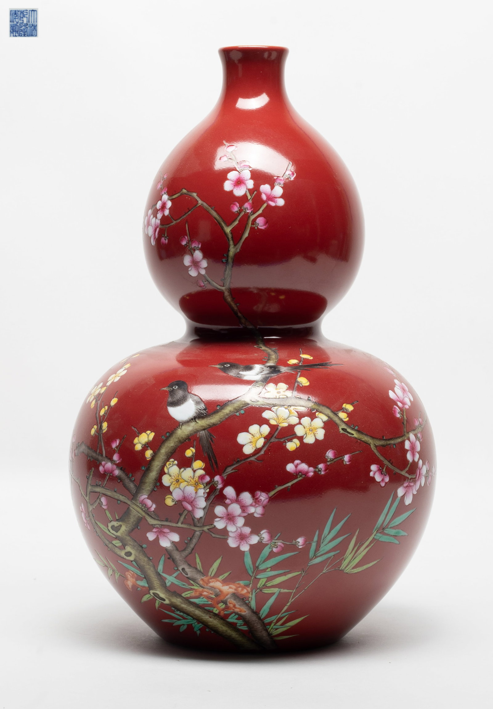 Chinese Porcelain Gourd Vase (1 of 17)