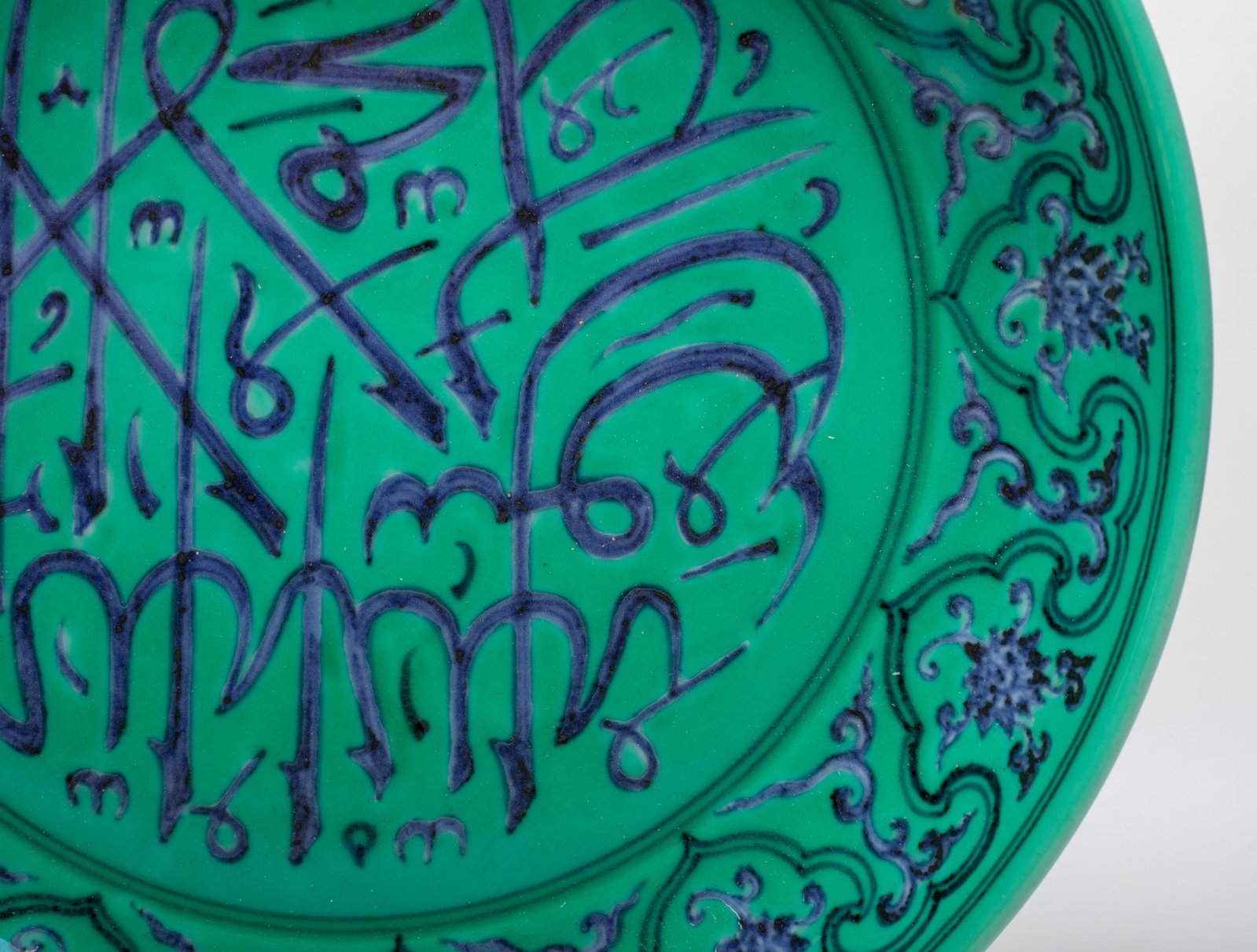 Large Chinese Export Porcelain Deep Plate - 4