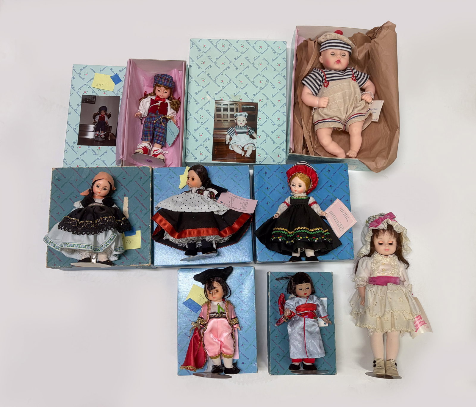 Estate Set Vintage Madame Alexander Dolls: Estate set collectible vintage dolls, original box. Size varies.