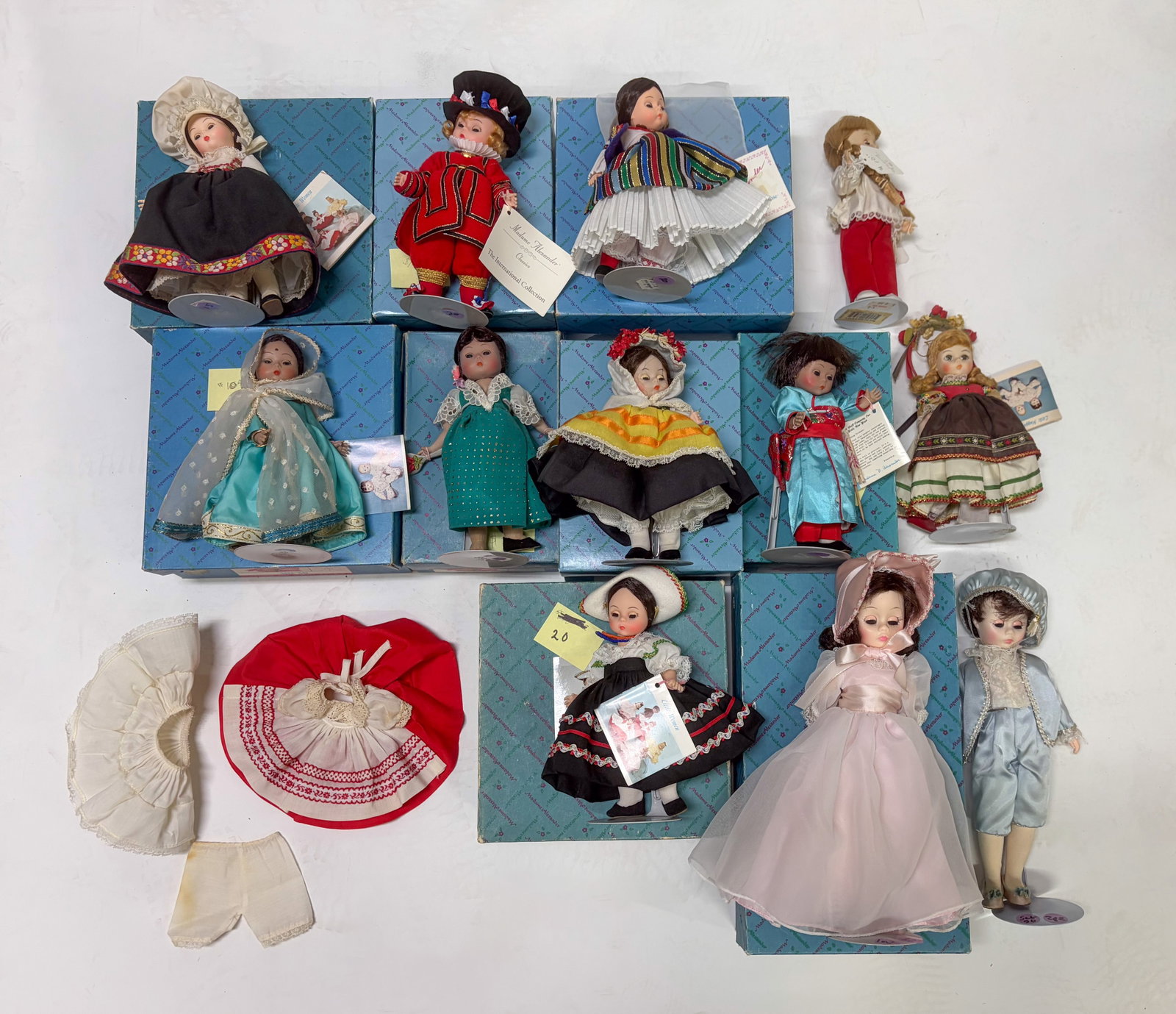 Estate Set Vintage Madame Alexander Dolls (1 of 8)