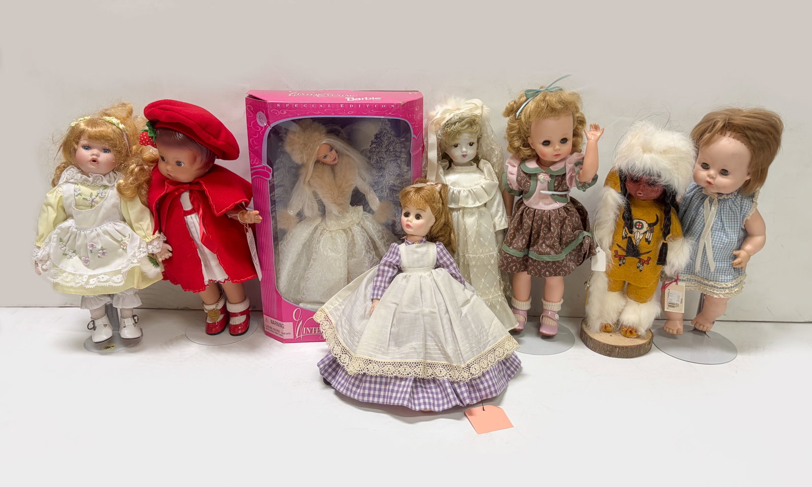 Estate Set Vintage Toy Dolls: Set vintage collectible toy dolls. Size varies.