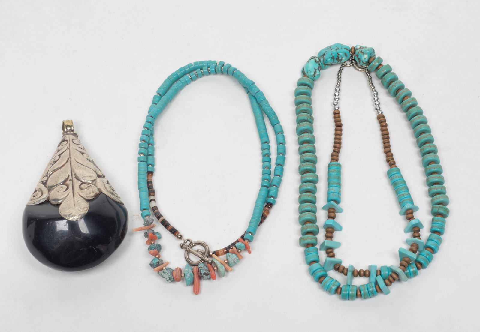 Estate Native American Type Necklaces, Pendant (1 of 13)