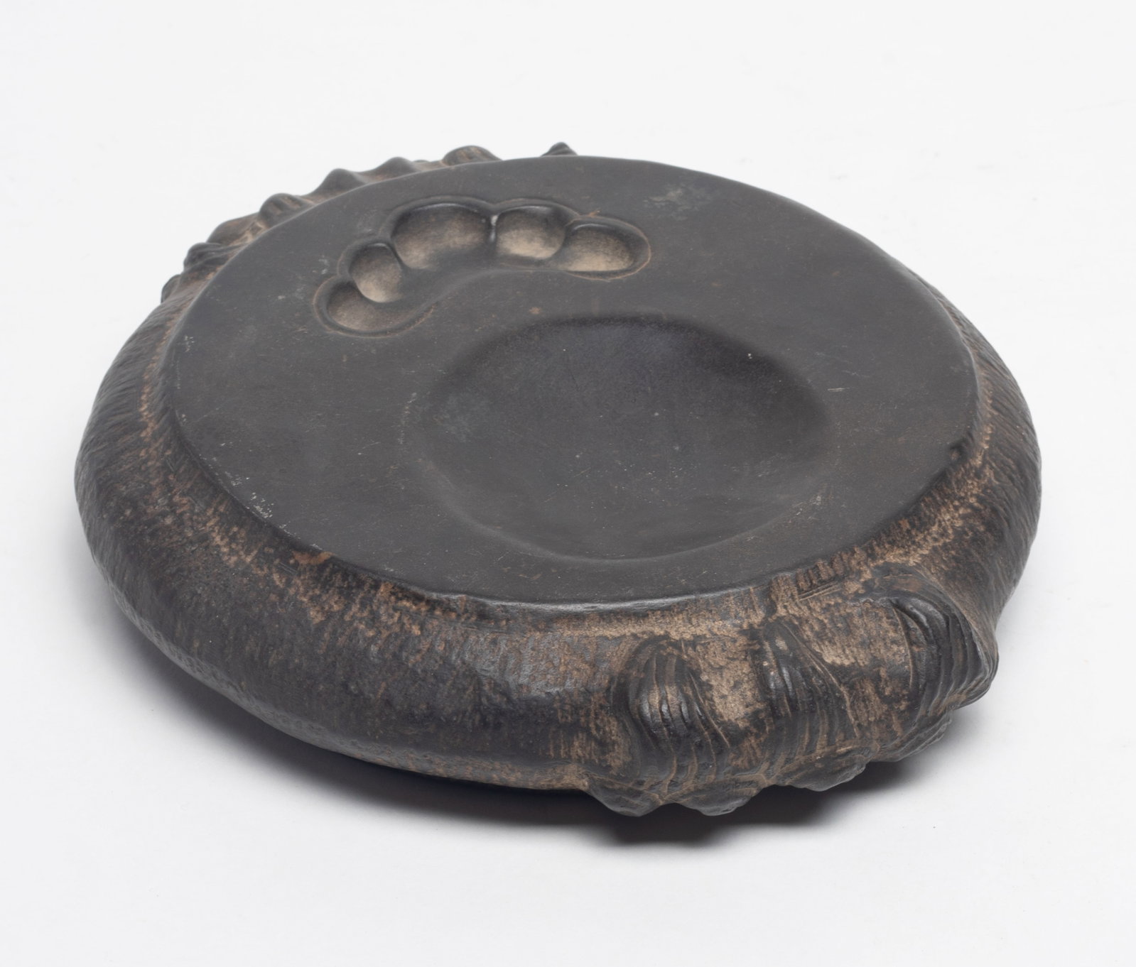 Estate Chinese Special Ink Stone: Heavy Chinese ink stone of stylized beast form. Approx. 8*7.3*1.8 inch.