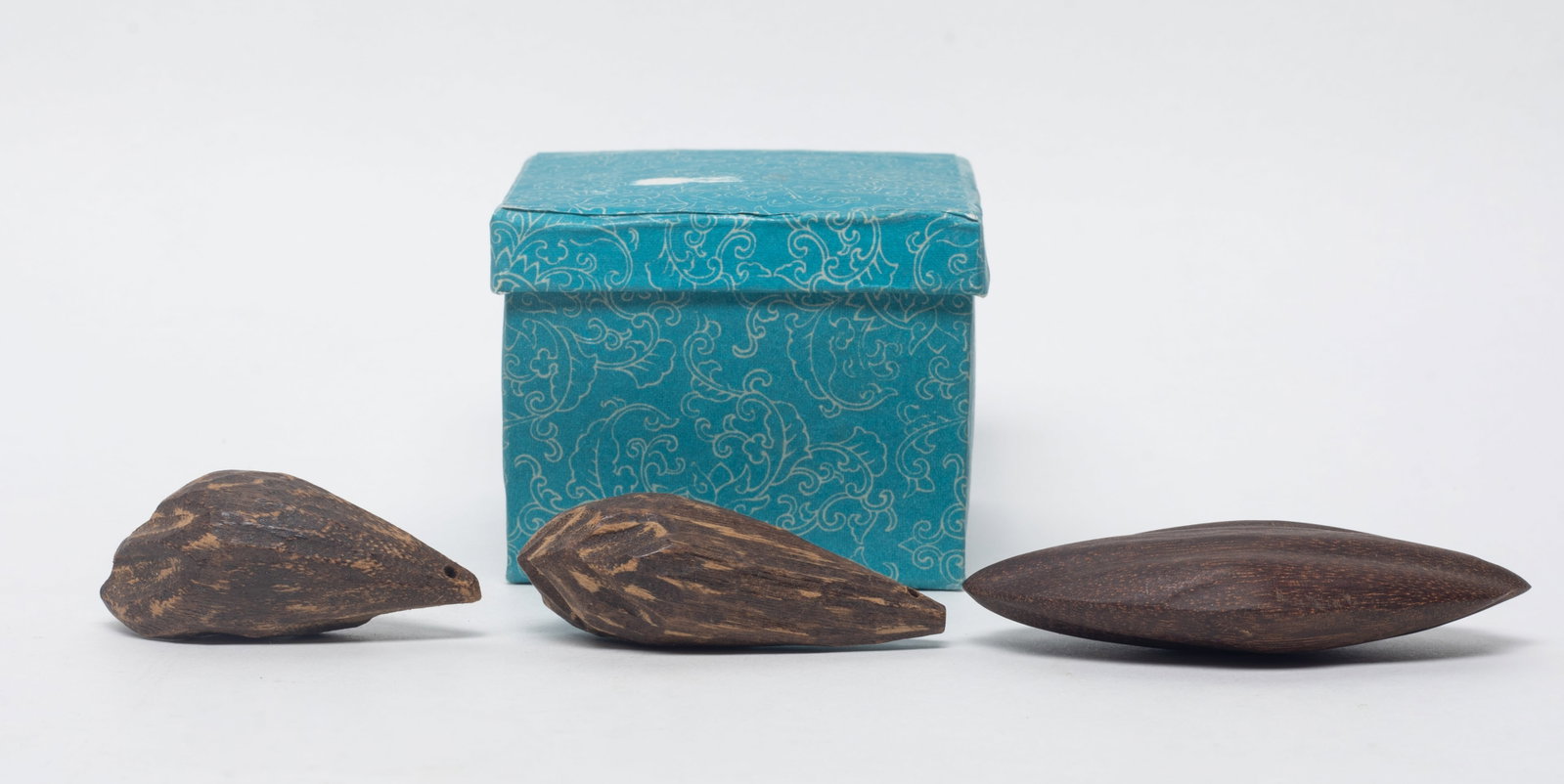 Set Chinese Export Agarwood Pendants: Set of three Chinese agarwood carved pendants, with box. Approx. 53 gram (total weight), 3.15*1.53*0.67 inch (largest).