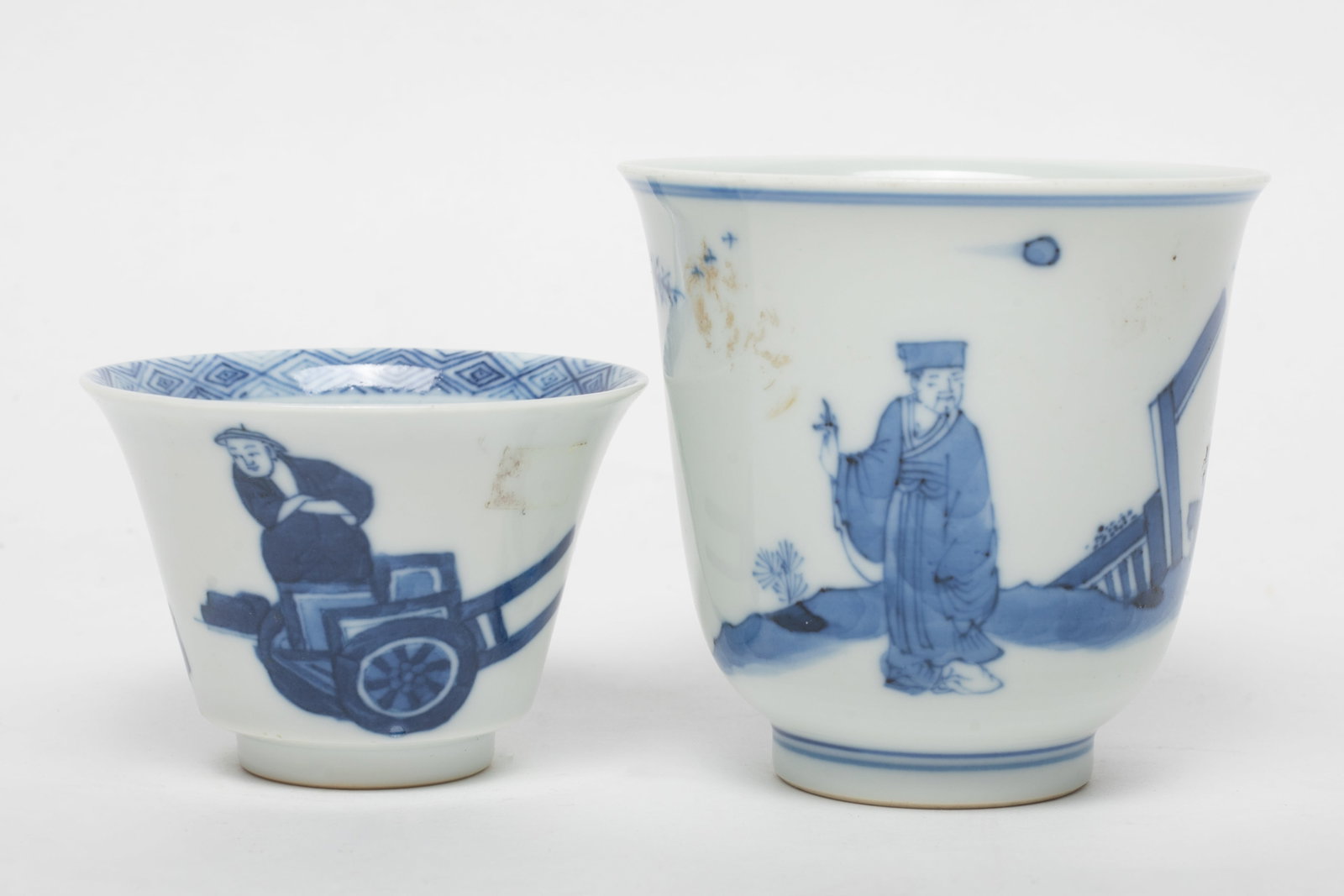 Two Chinese Export Porcelain Tea Cups (1 of 15)