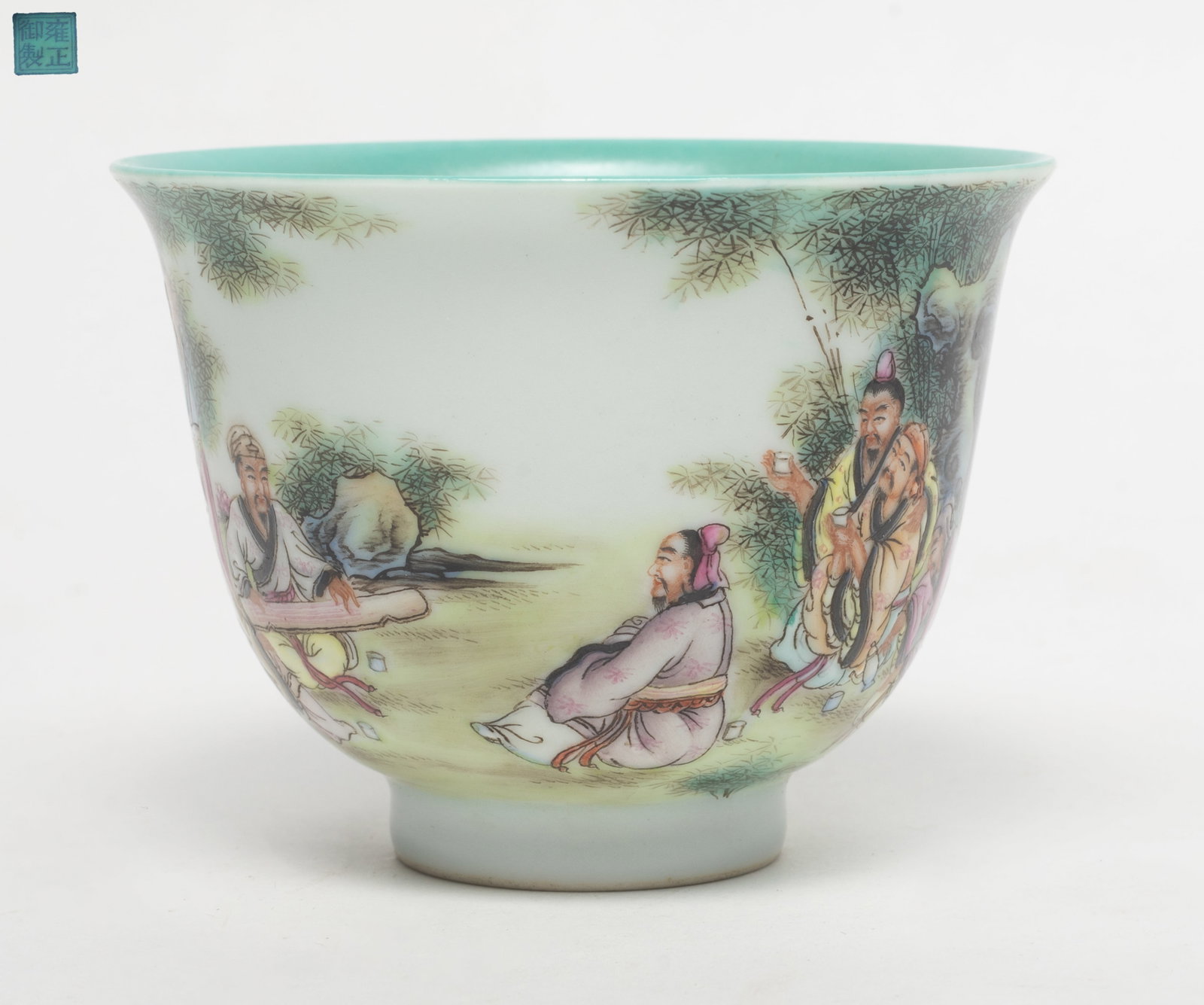Estate Chinese Famille Rose Porcelain Tea Cup: Chinese famille rose porcelain tea cup decorated figural scene, with seal mark to bottom. Approx. 3.4*2.5 inch.