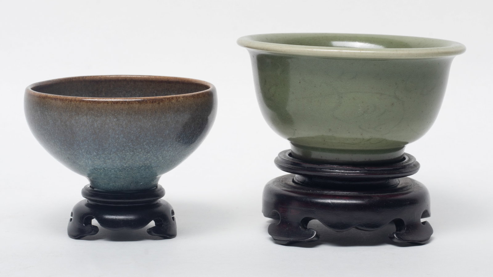 Estate Two Chinese Export Porcelain Tea Cups (1 of 16)