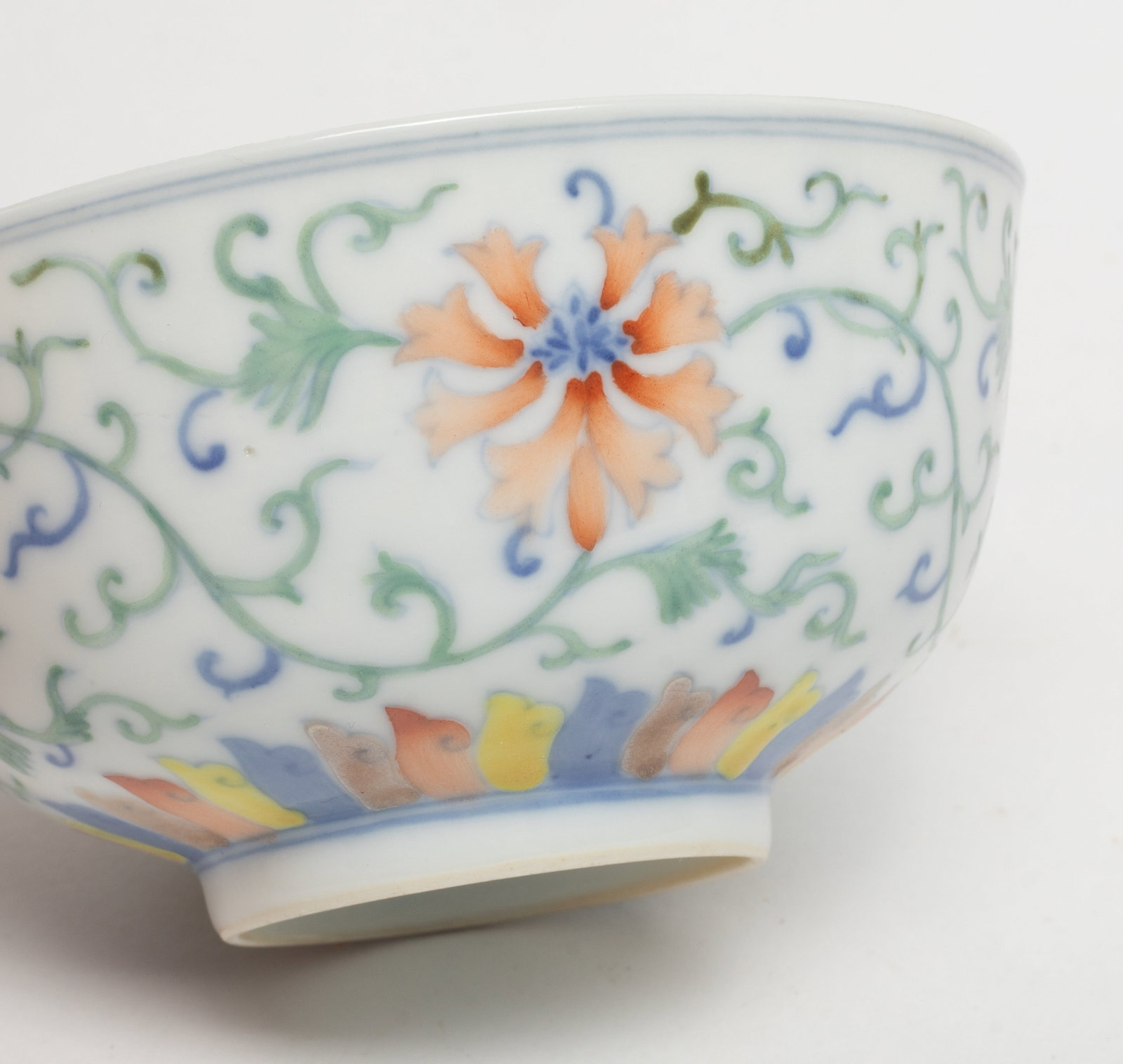 Two Chinese Export Porcelain Bowls - 4