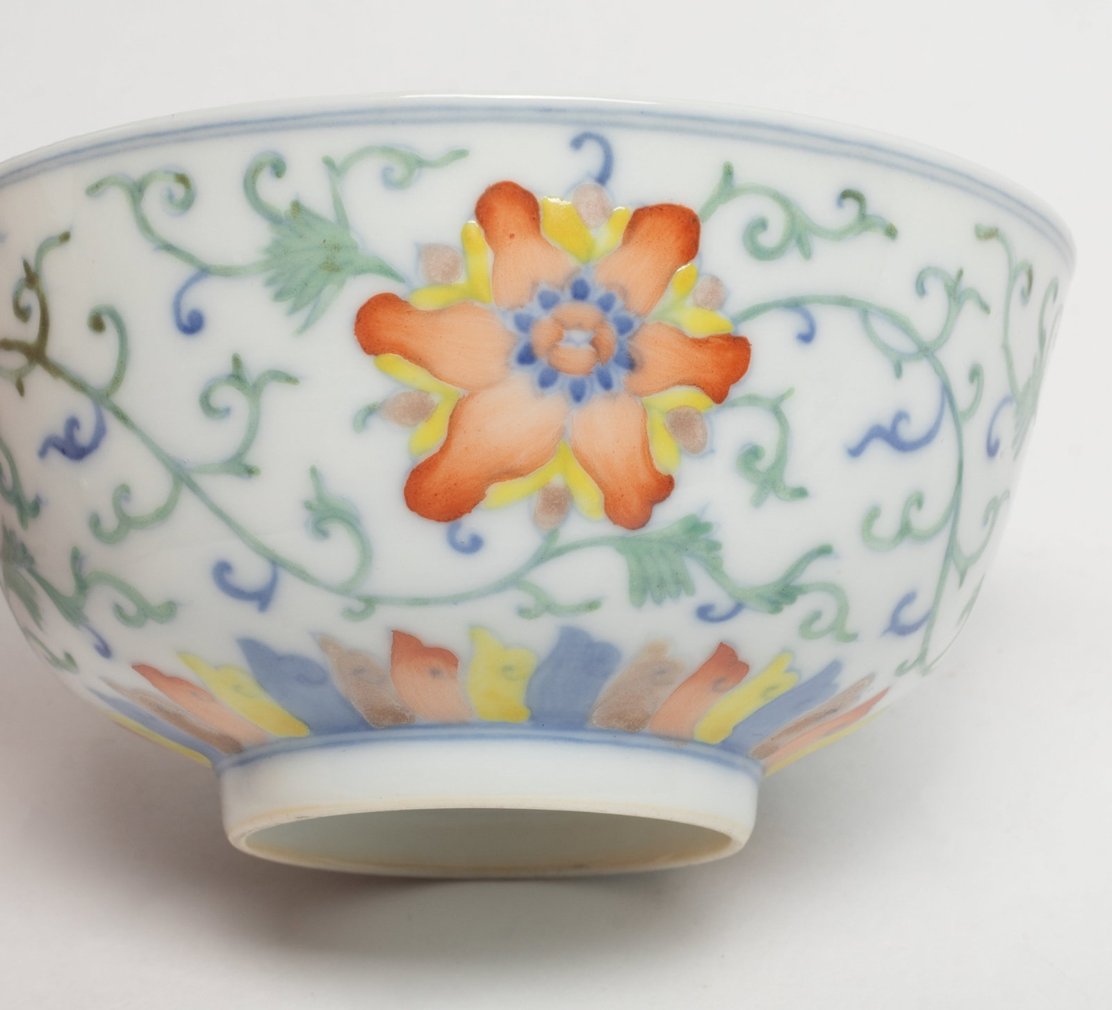 Two Chinese Export Porcelain Bowls - 5