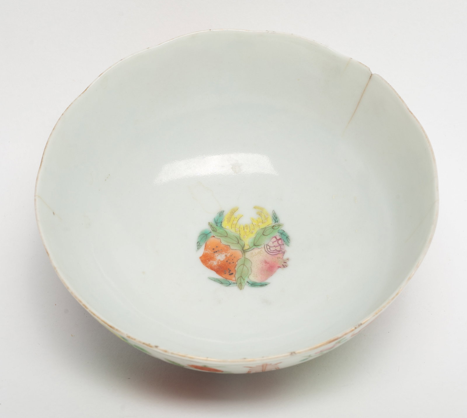 Two Chinese Export Porcelain Bowls - 8