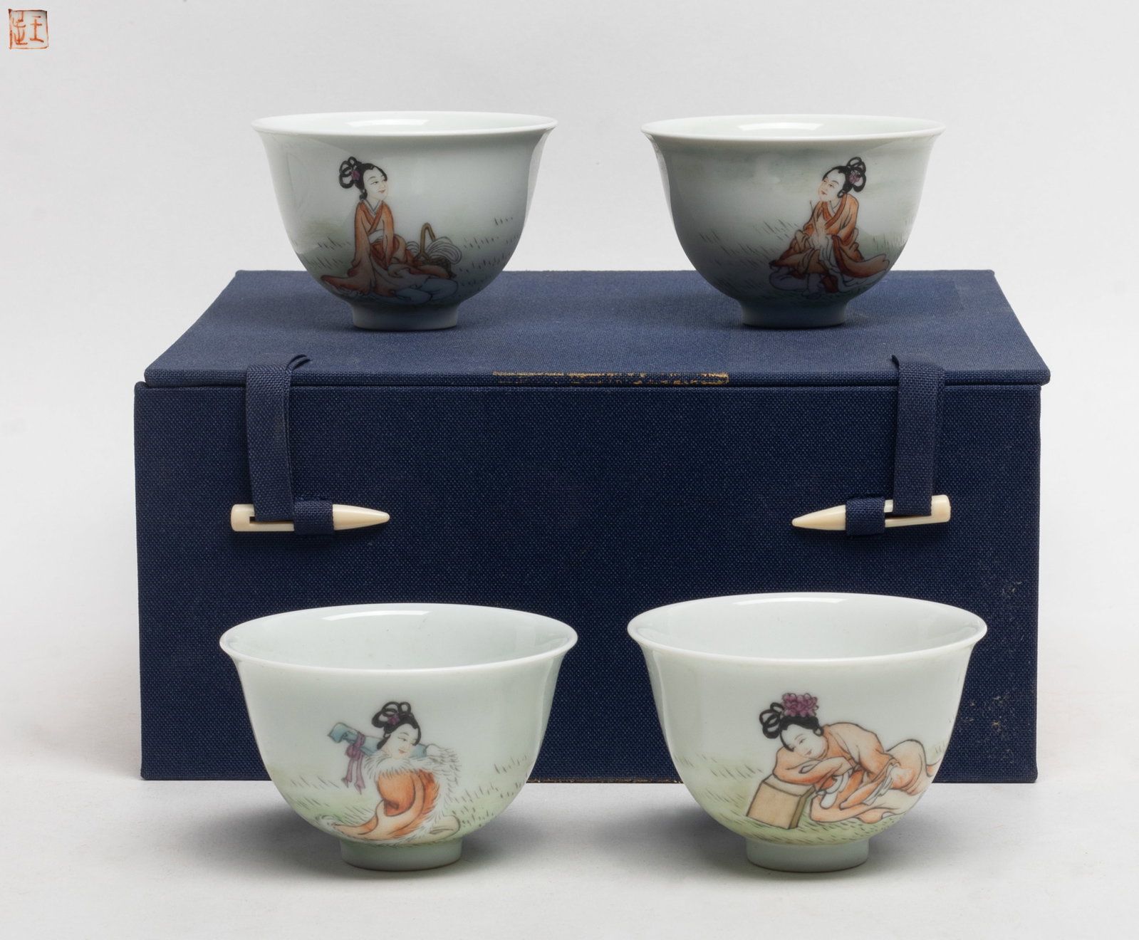 Set Chinese Export Porcelain Tea Cups: Set of four Chinese porcelain tea cups painted with ancient ladies, with box. Approx. 3*2 inch (each cup size).