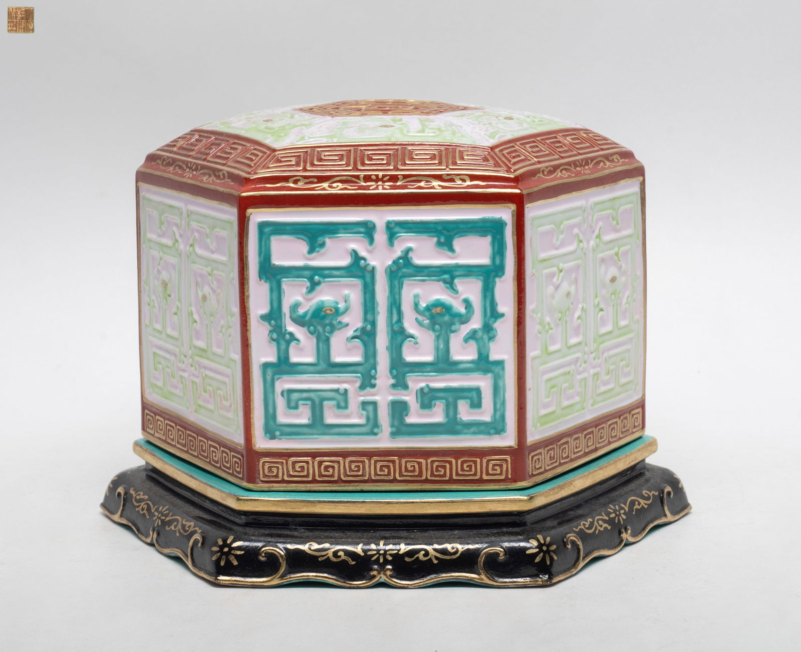 Large Chinese Export Porcelain Box (1 of 11)