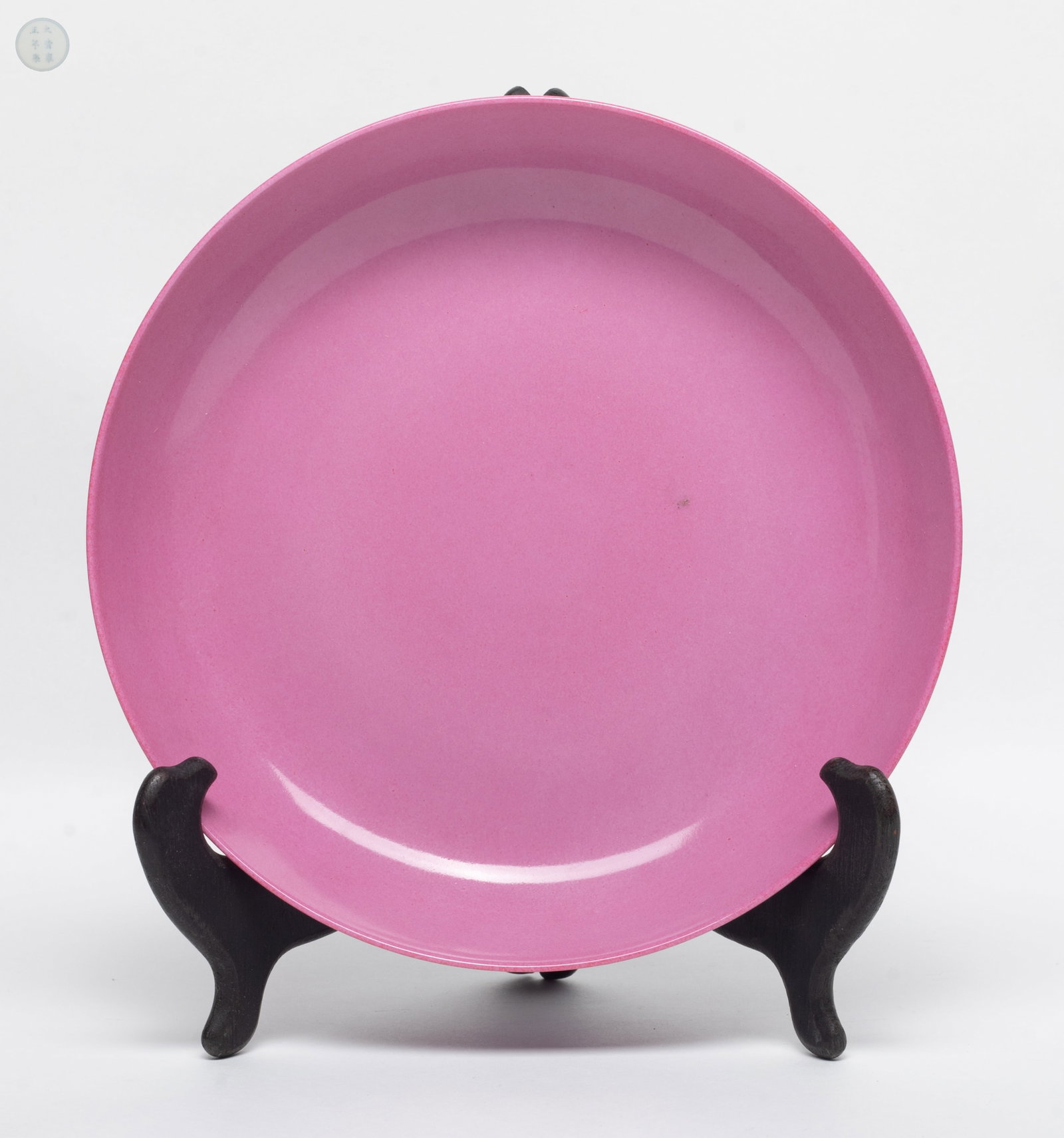 Rare Chinese Export Porcelain Plate: Chinese porcelain plate applied with rouge pink glaze, marked six characters in double circles on bottom, with stand. Approx. 8.1 inch D.
