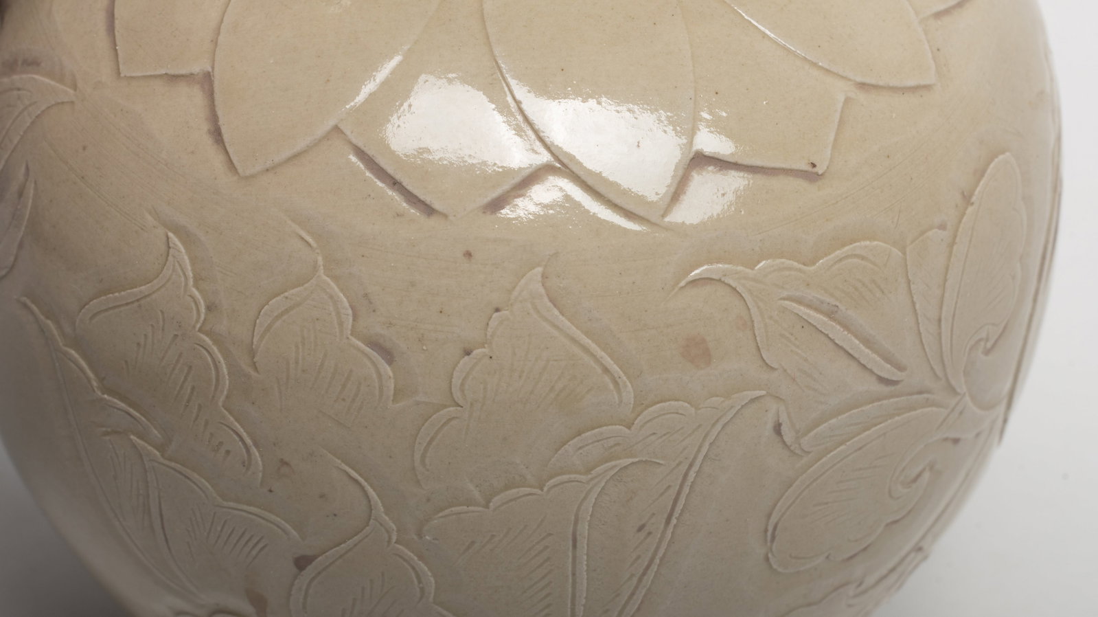 Chinese Export Ding Ware Porcelain Pot - 10
