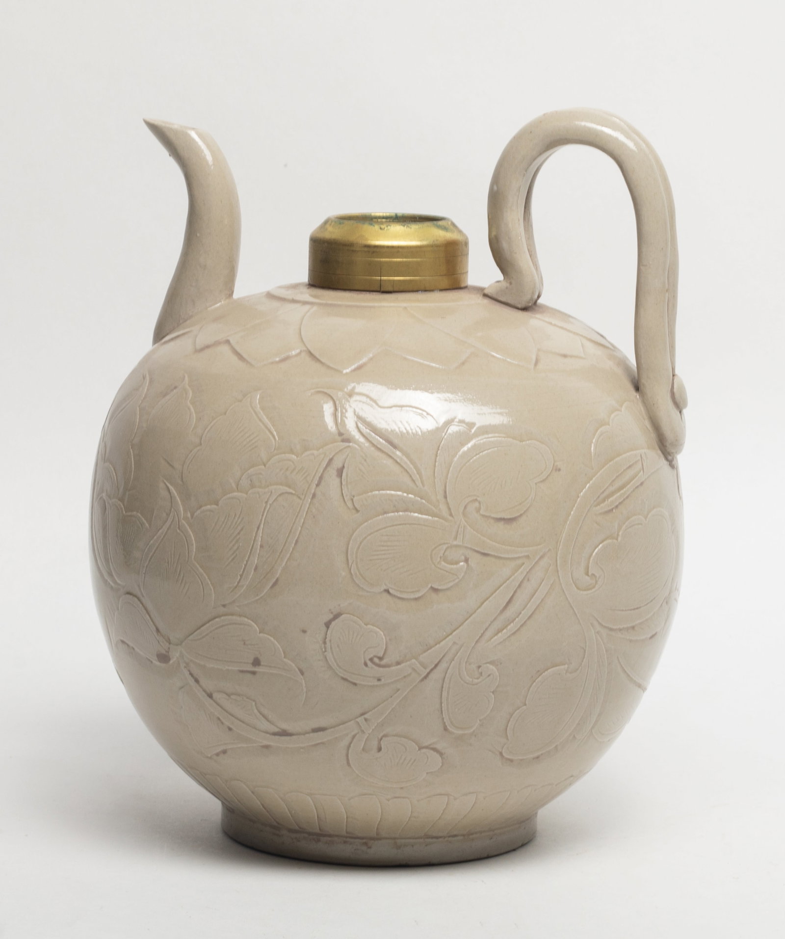 Chinese Export Ding Ware Porcelain Pot (1 of 15)