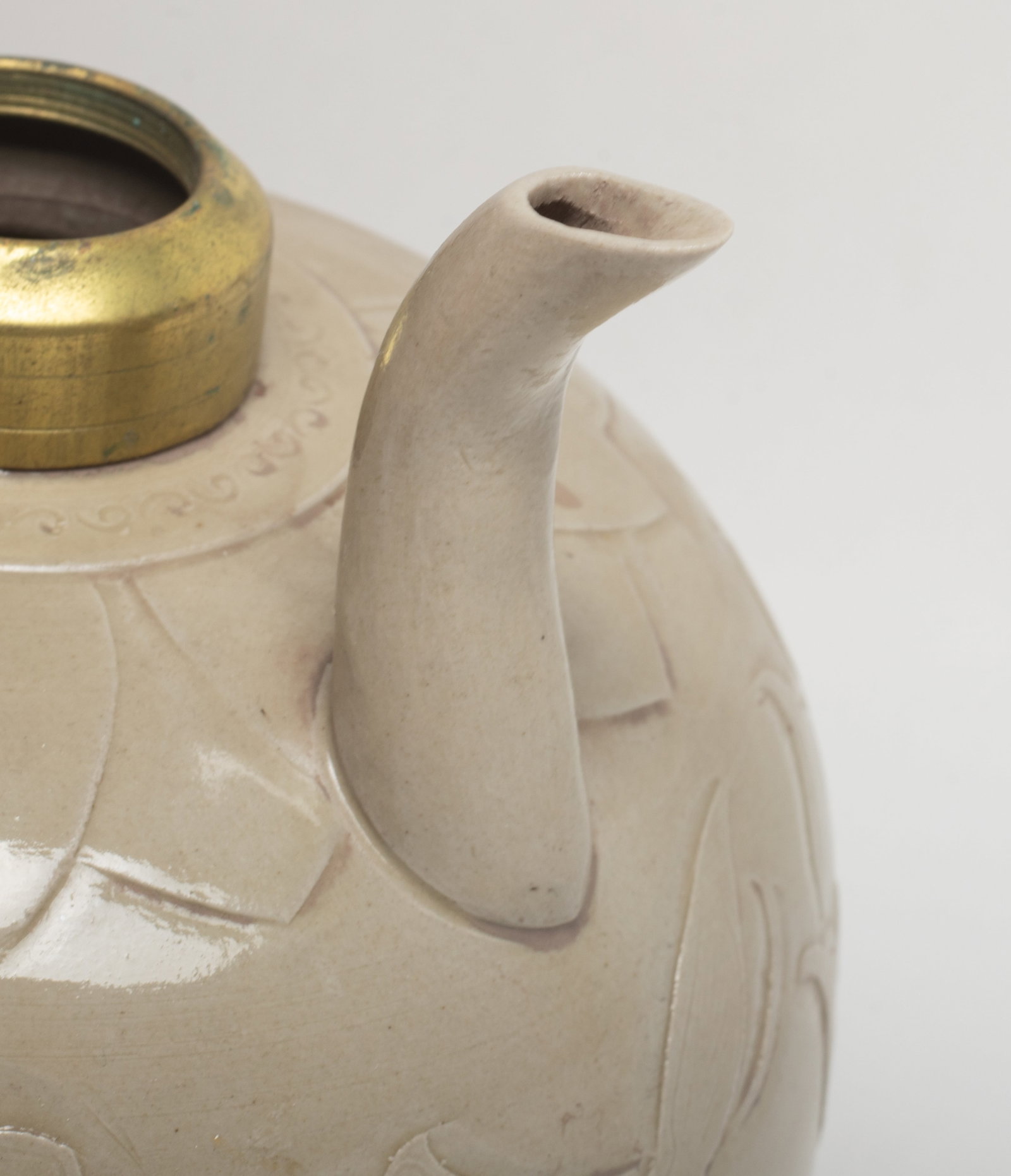 Chinese Export Ding Ware Porcelain Pot - 5