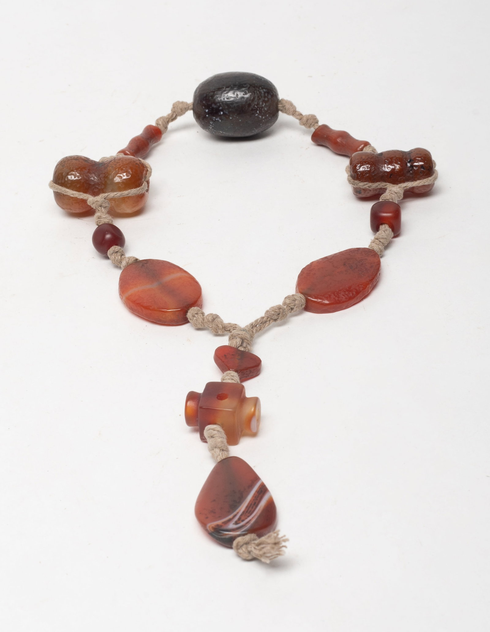 Collectible Asian Early Style Agate Beads: A string of Asian early style agate carved beads. Size varies.