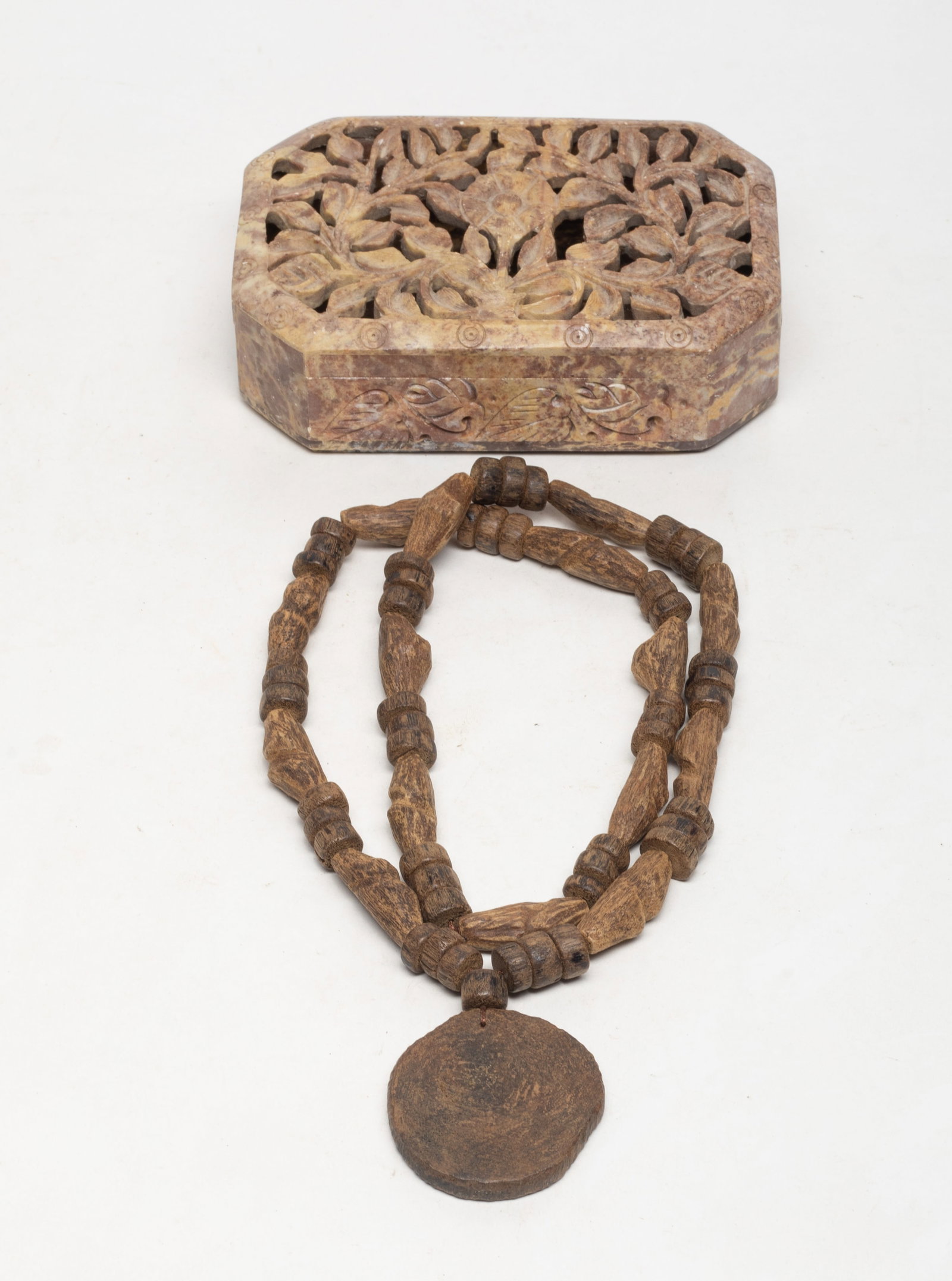 Chinese Export Agarwood Necklace: Chinese agarwood carved bead necklace, with an openwork stone box. Approx. 72 gram, 2.1*2.05 inch (largest bead).