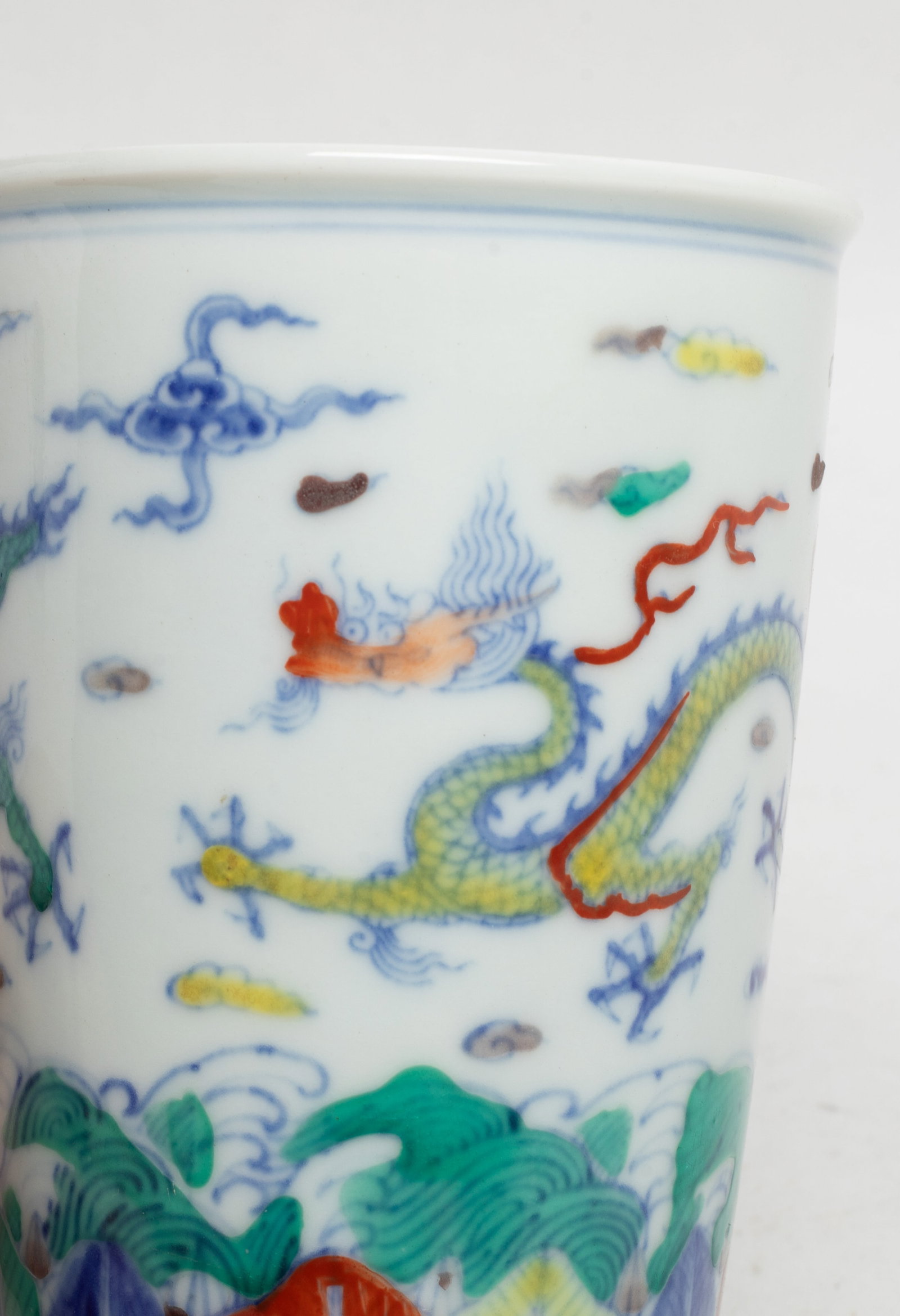 Two Chinese Export Porcelain Cups - 3
