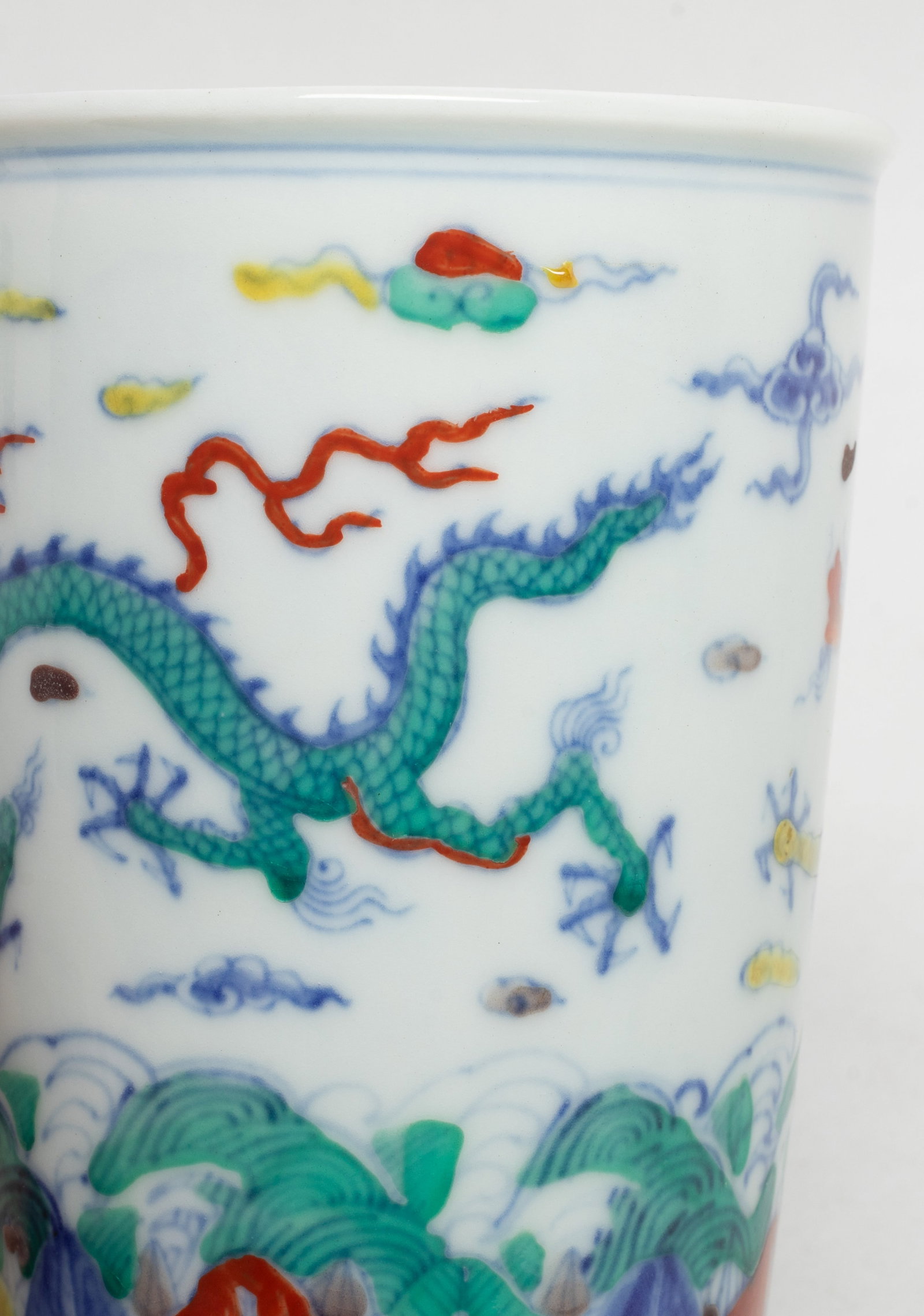 Two Chinese Export Porcelain Cups - 8