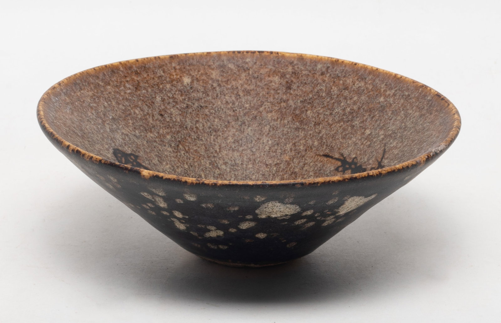 Large Chinese Shipwreck Type Porcelain Deep Bowl: Large Chinese shipwreck type glazed porcelain deep bowl. Approx. 6.6*2.3 inch.
