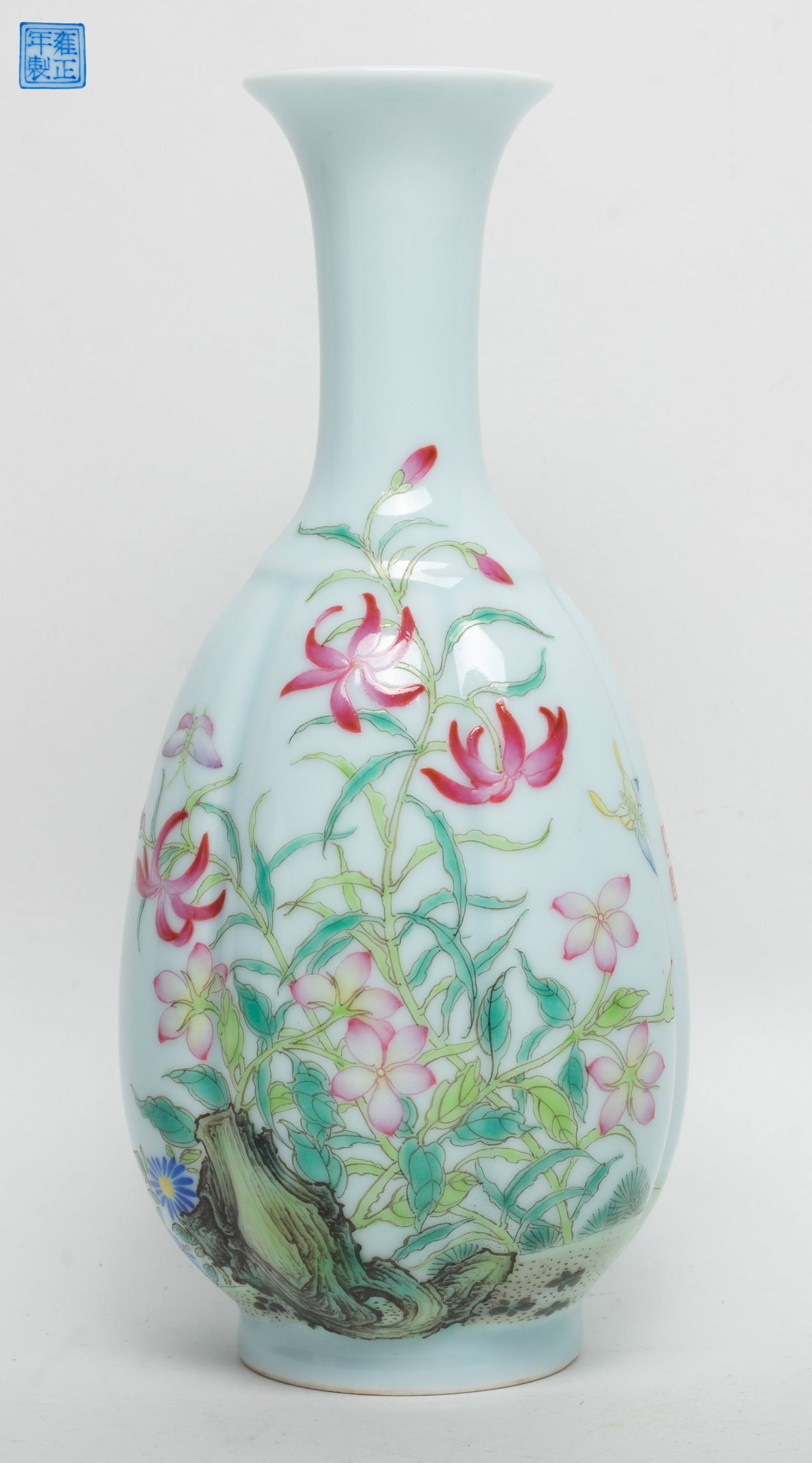 Chinese Export Porcelain Cabinet Vase: Chinese porcelain cabinet vase painted flowers, butterfly and dragonfly, with seal mark to the bottom. Approx. 7.8*3.5 inch.