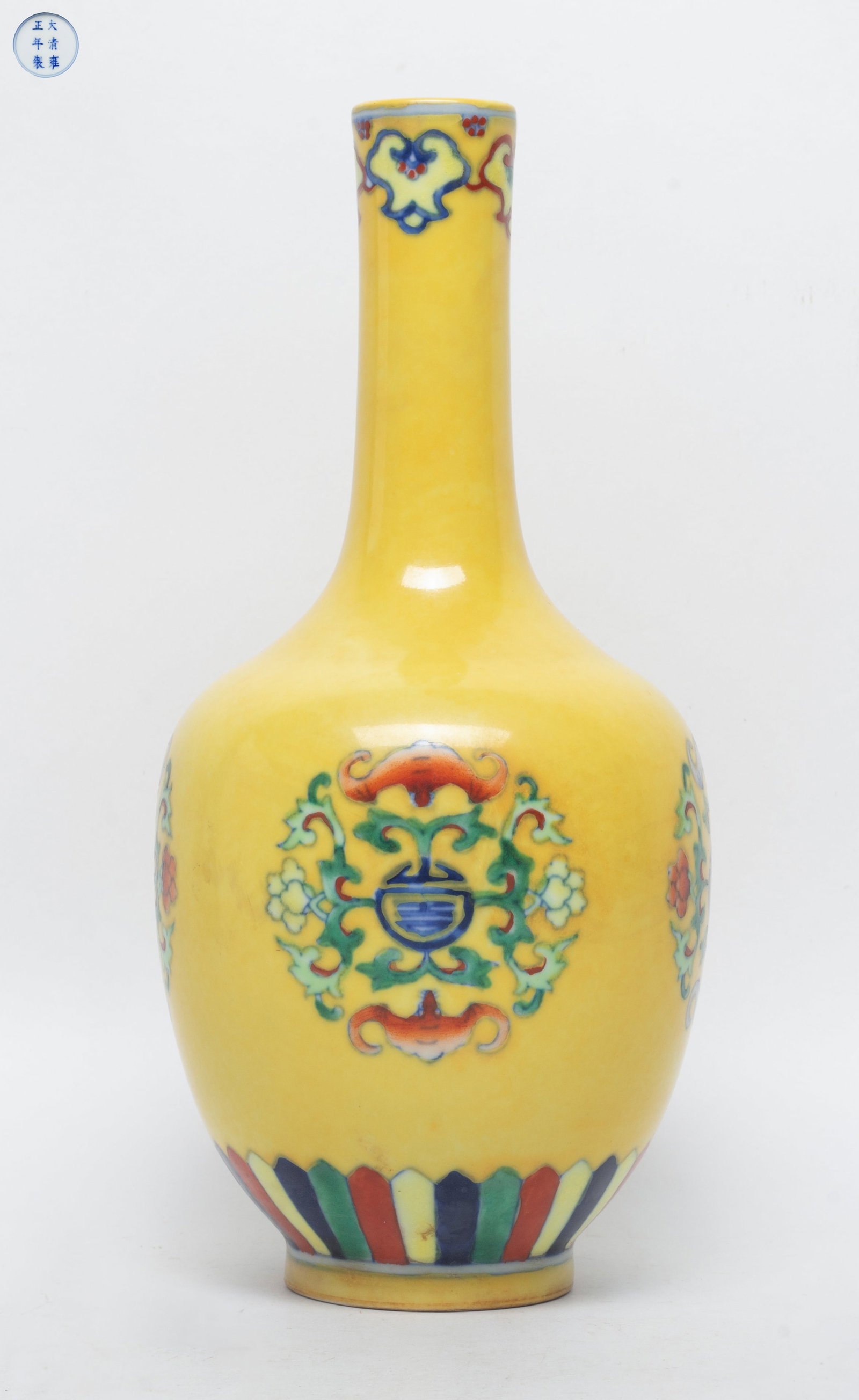 Estate Chinese Porcelain Cabinet Vase: Chinese yellow glazed porcelain cabinet vase decorated bats and florals, marked six characters in double circles to bottom. Approx. 8.6*4 inch.