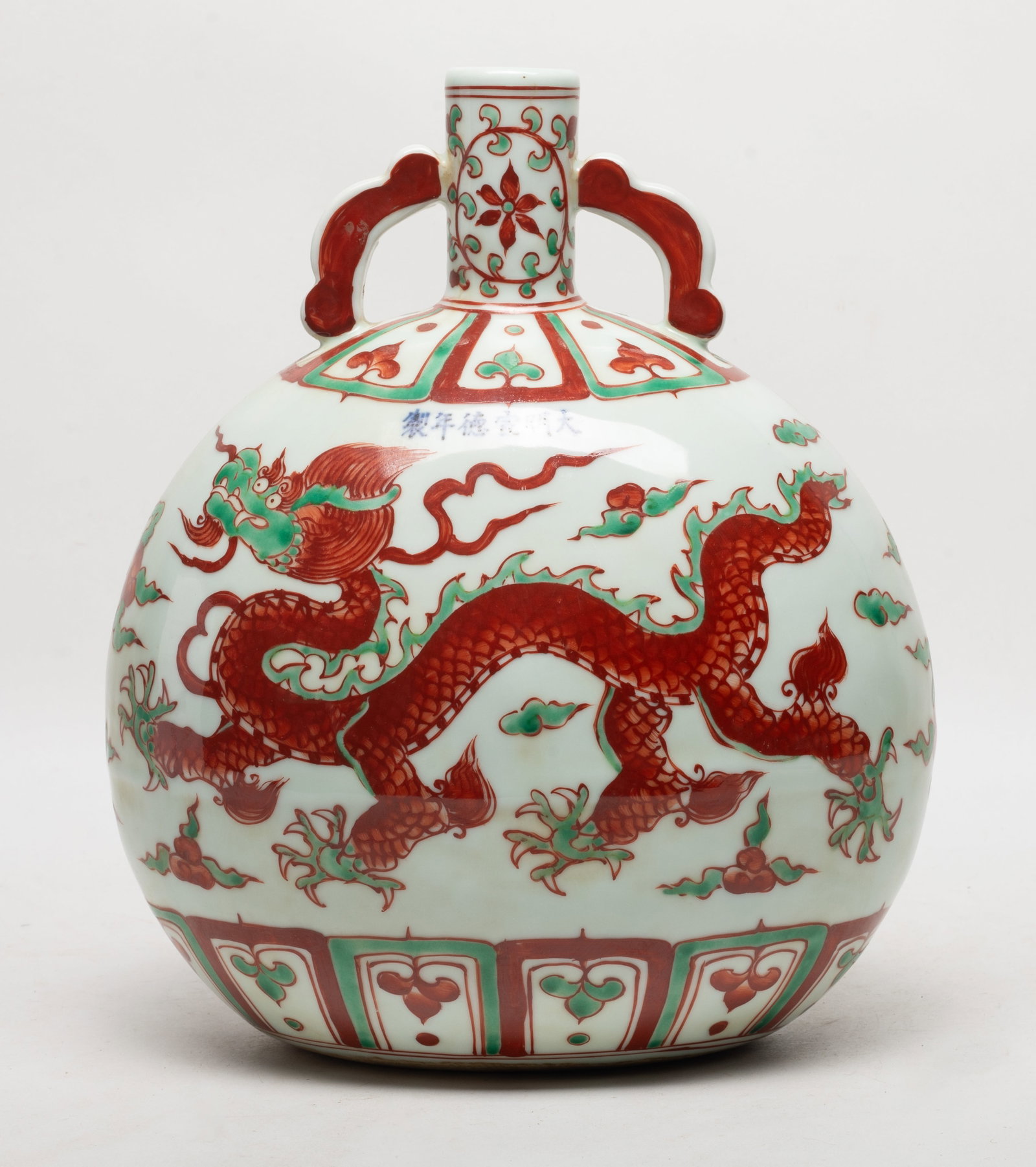 Chinese Export Porcelain Vase (1 of 13)