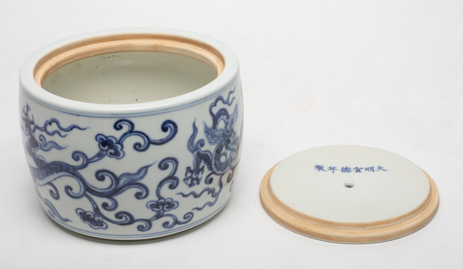 Chinese Export Porcelain Jar - 3