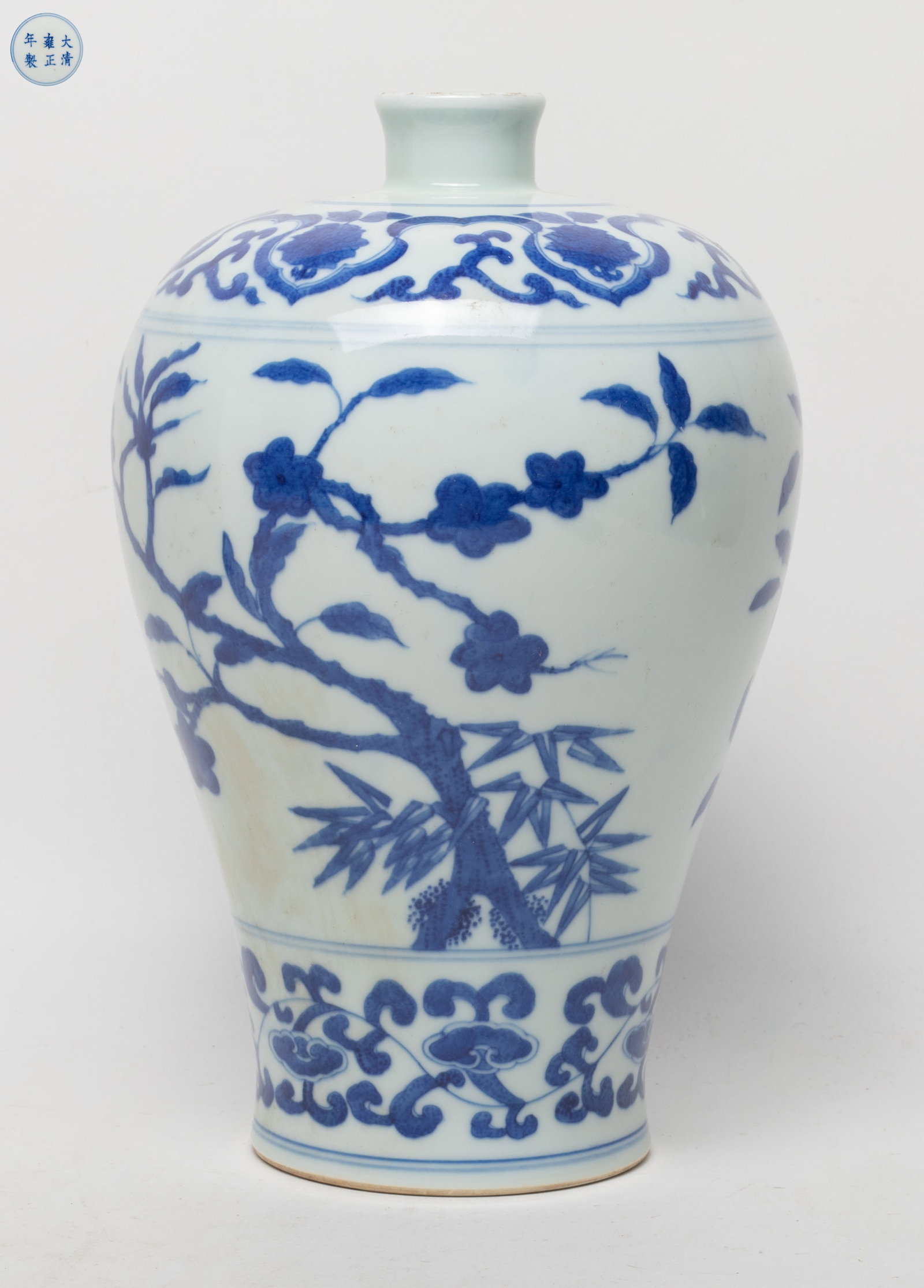 Estate Chinese Blue & White Porcelain Vase: Chinese blue and white porcelain vase painted bamboo and flower tree, marked six characters in double circles to underside. Approx. 9.7*6.1 inch.