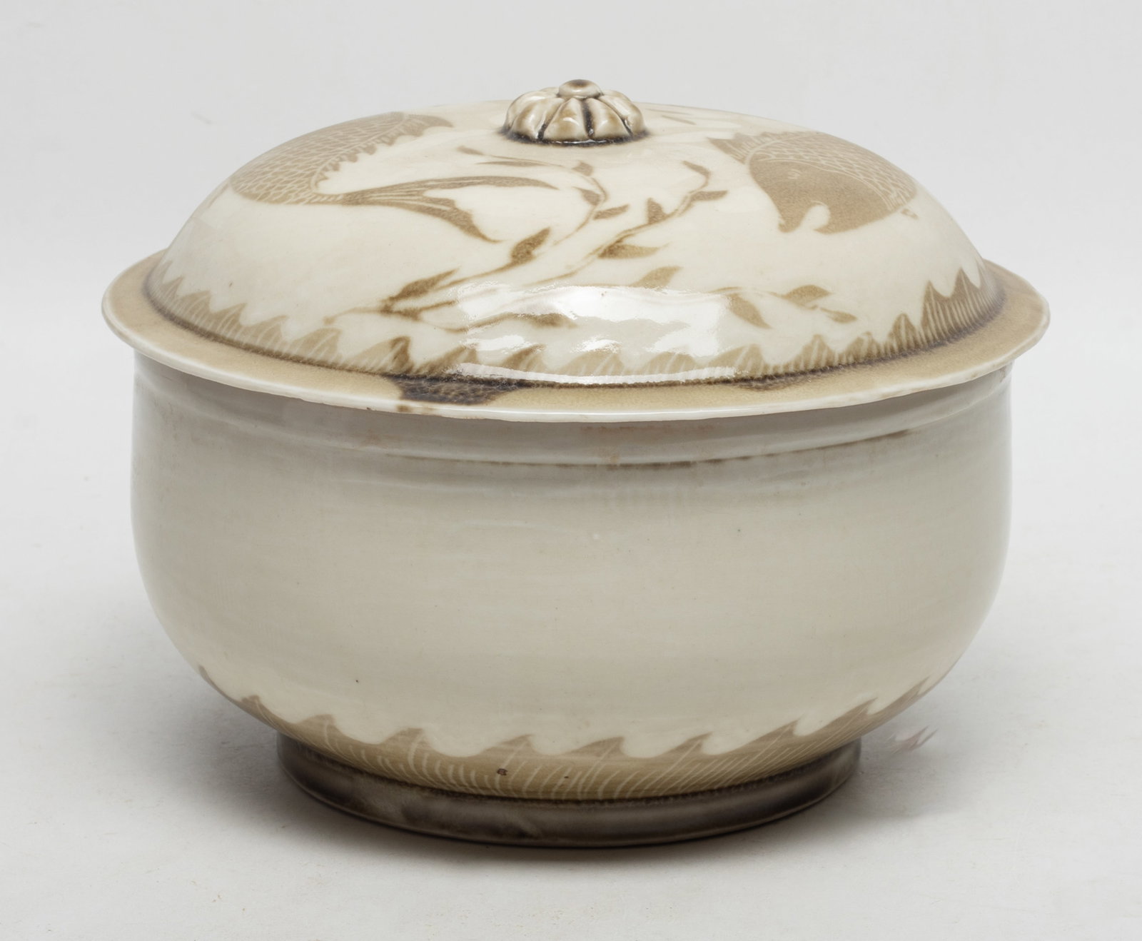 Large Chinese Ding Porcelain Covered Bowl: Large Chinese Ding type glazed porcelain covered bowl painted fish and water plants. Approx. 5.2*7.5 inch.