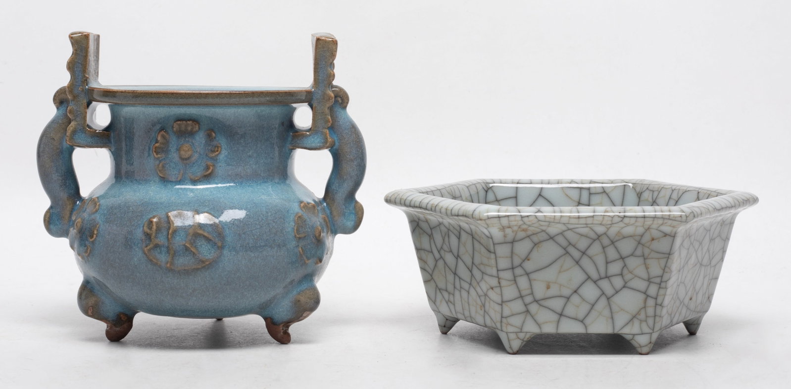 Two Chinese Export Porcelain Censer: Two Chinese glazed porcelain censers. Approx. 5.2*5.7*4.5 inch (larger).