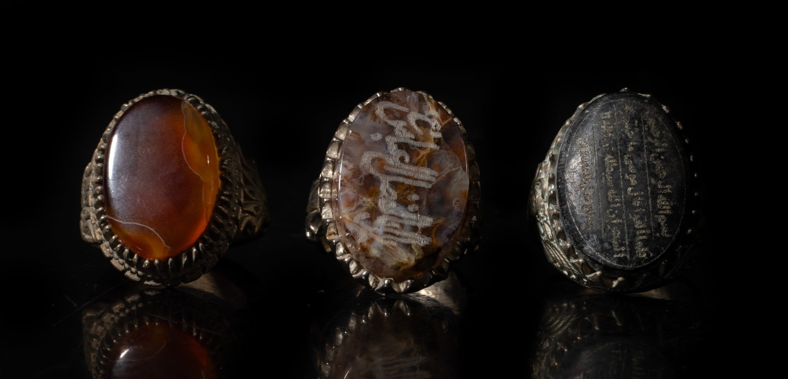Set Antique Early 1900s Asian Cameo Agate Rings: Group of three antique early 1900s Asian cameo agate rings. Approx. US size 10 (largest)