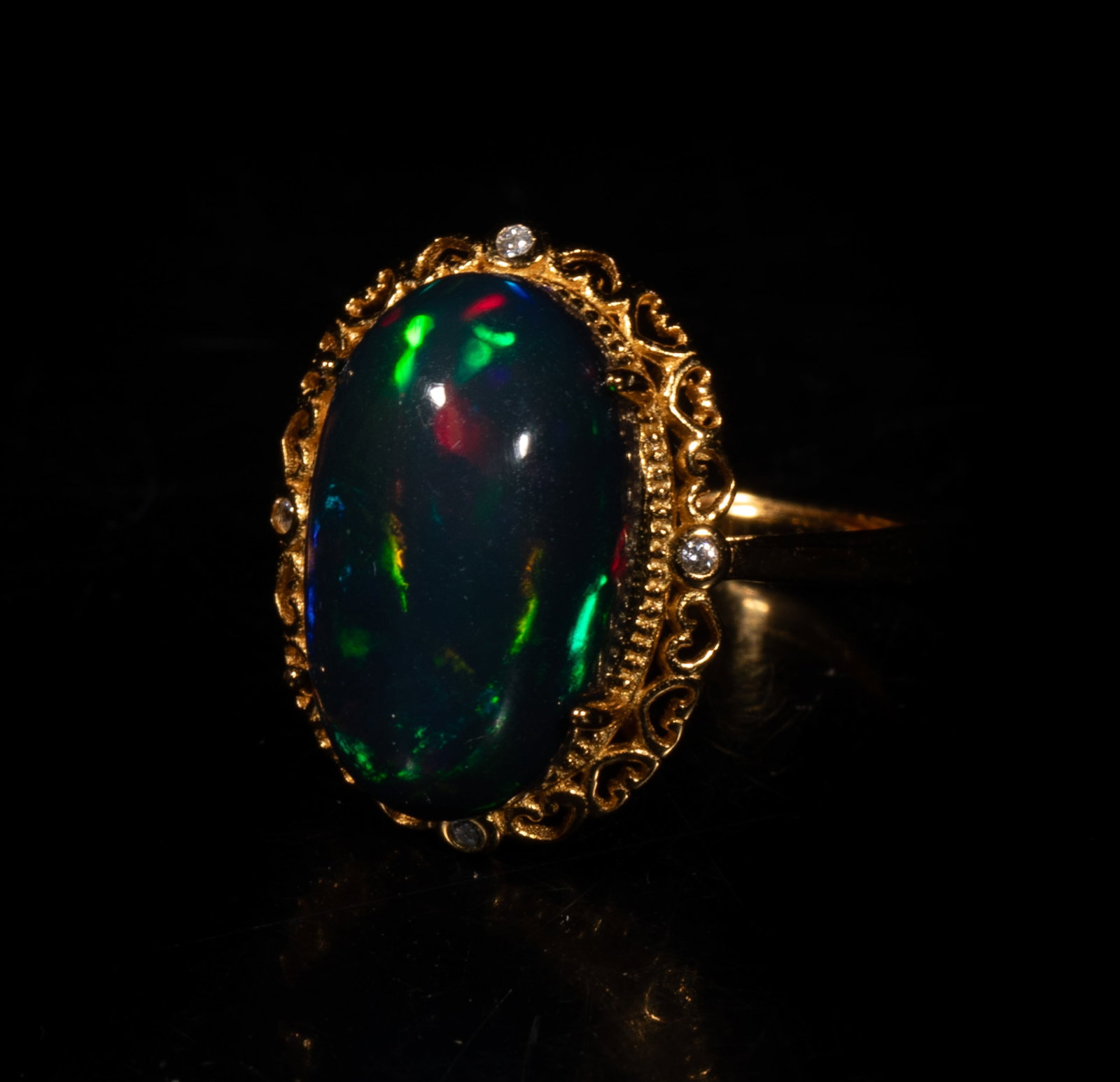 Rare Fire Opal Stone Ring: Fire opal stone ring. US size 6; Approx. 2.79 gram.