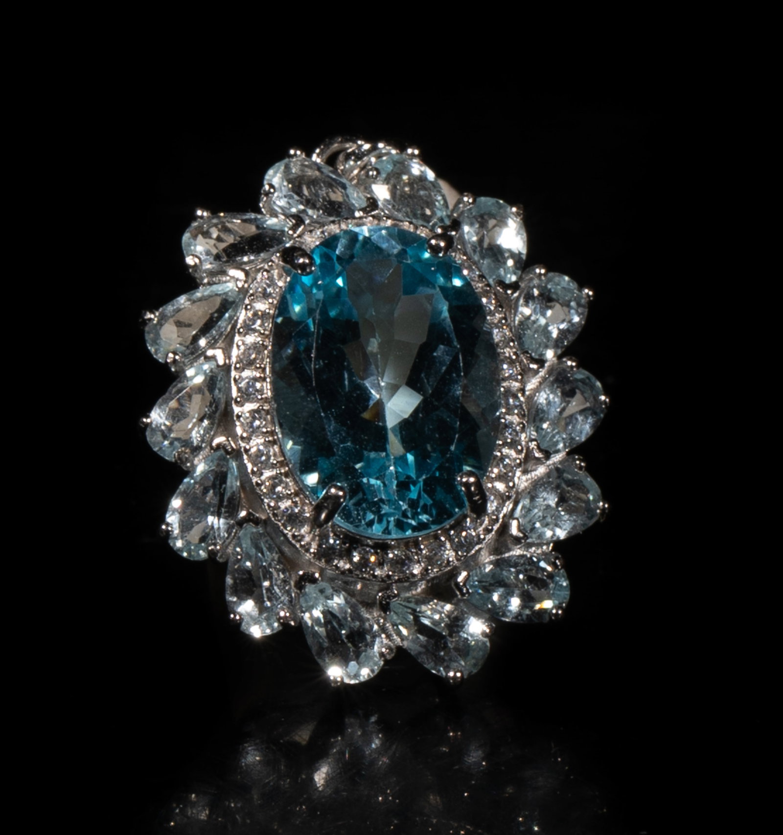Cut Topaz Gemstone Pendant: Topaz gemstone cut pendant. Approx. 6.17 gram, 1*0.8 inch.