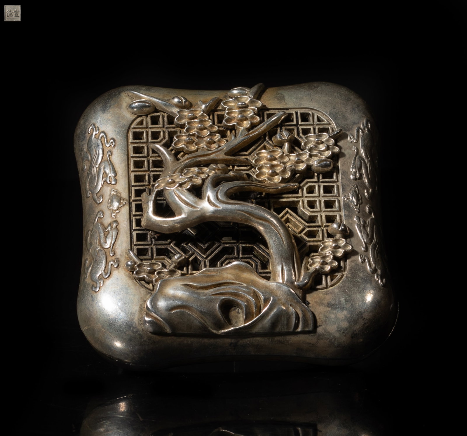 Unusual Chinese Bronze Covered Censer: Chinese covered censer cast with plum blossoms, marked two characters to bottom. Approx. 3.8*3.8*1.9 inch.