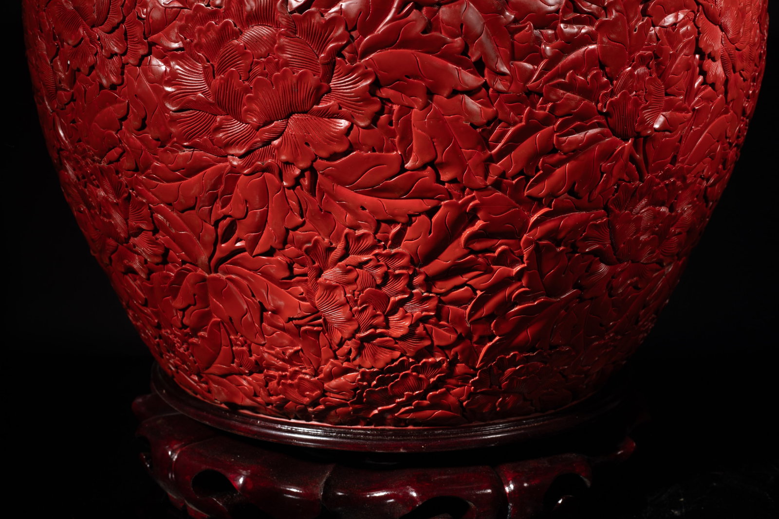 Large Massive Chinese Export Cinnabar Pot - 6