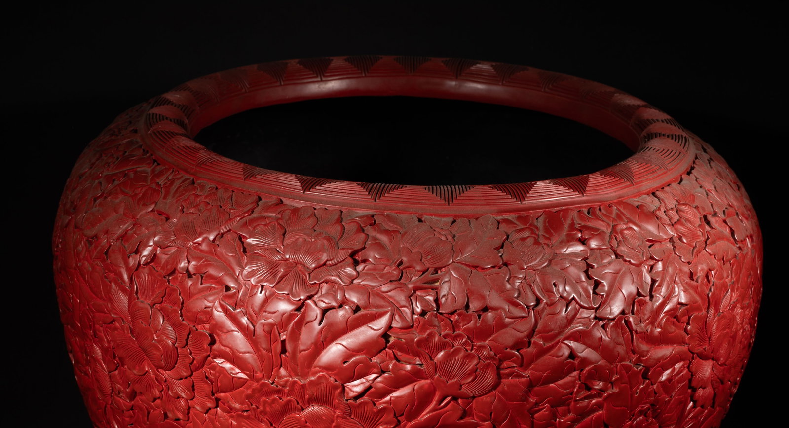 Large Massive Chinese Export Cinnabar Pot - 7