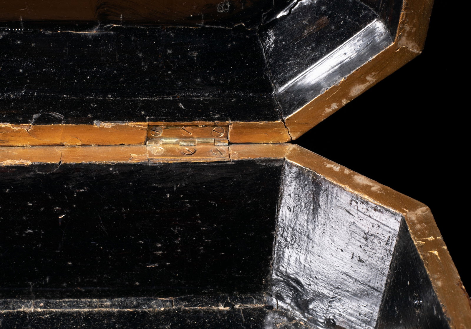 Large Chinese Export Lacquer Box - 4